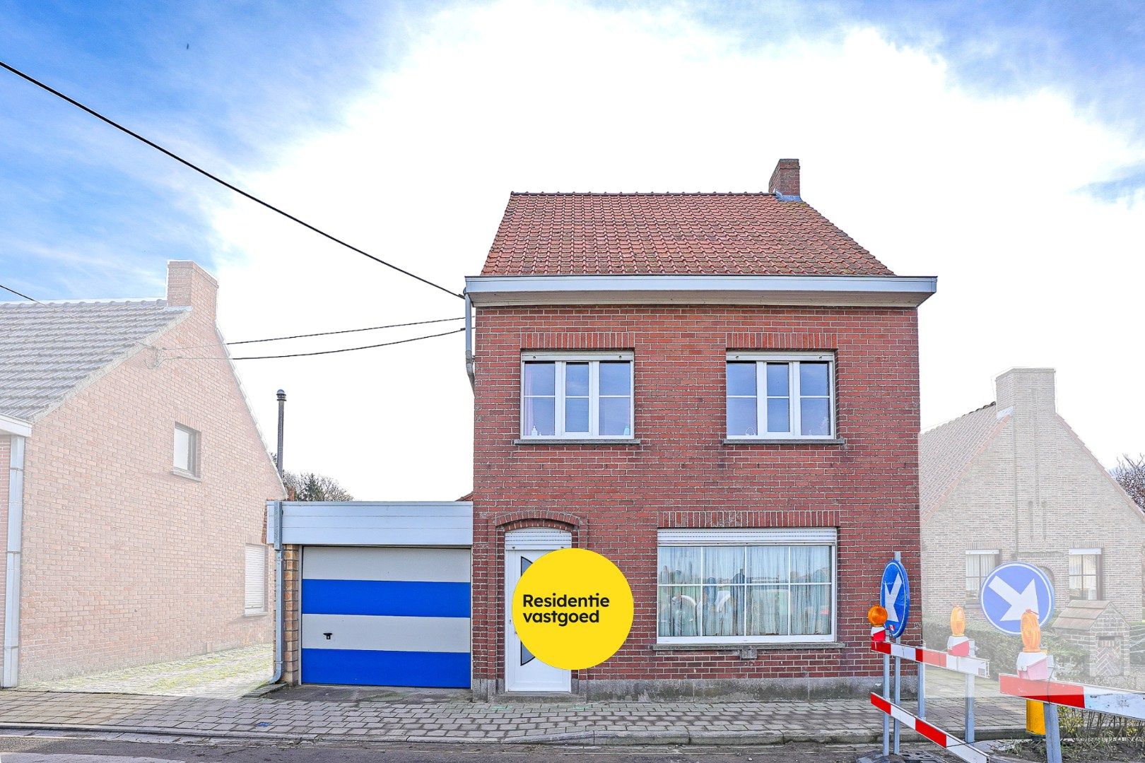 Hoofdfoto van de publicatie: Alleenstaande woning met veel potentieel op 655m² te Houthulst.