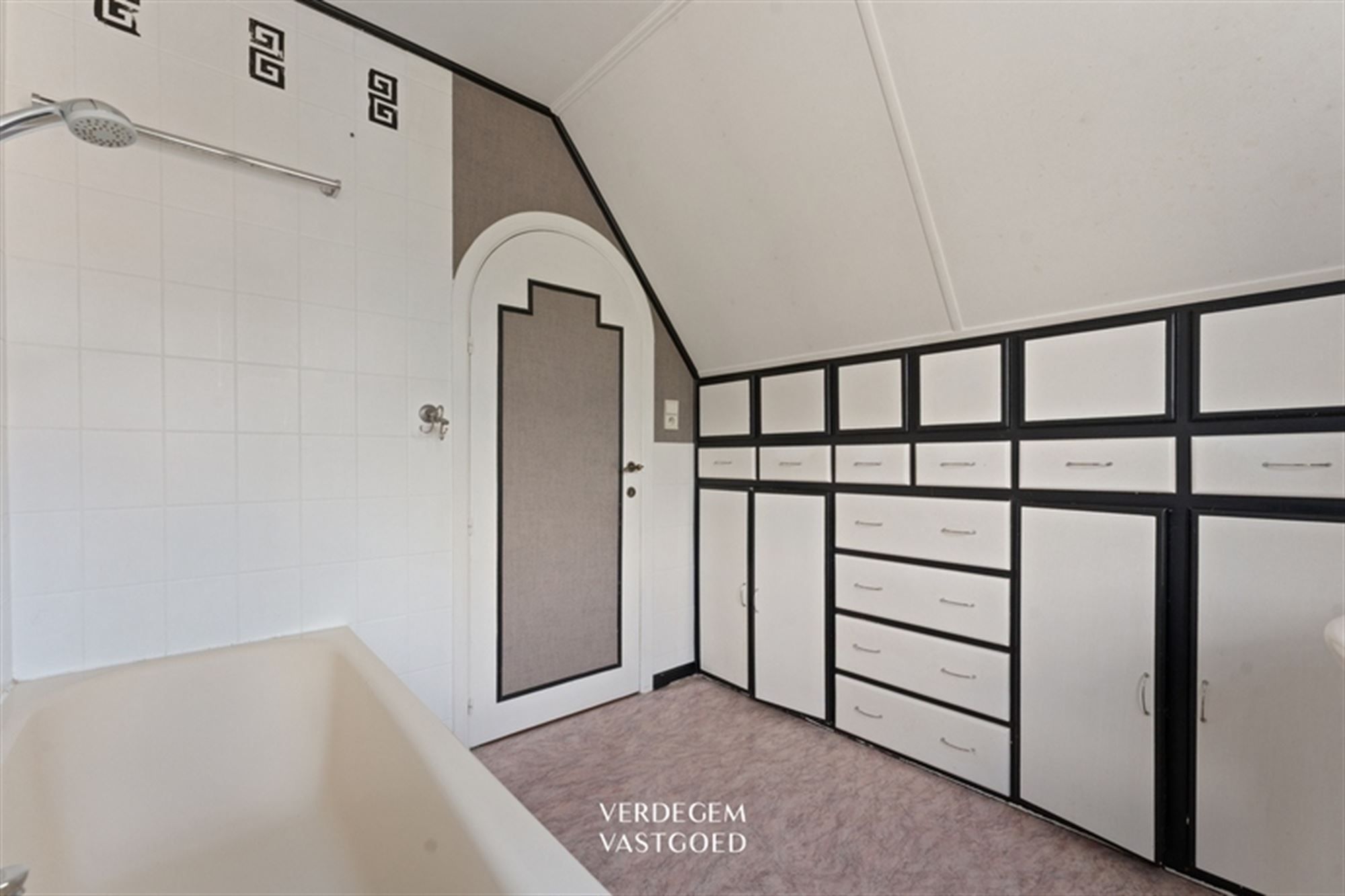 Karaktervolle woning met jaren '50 charme, 3 slaapkamers, garage en gezellige tuin foto 11