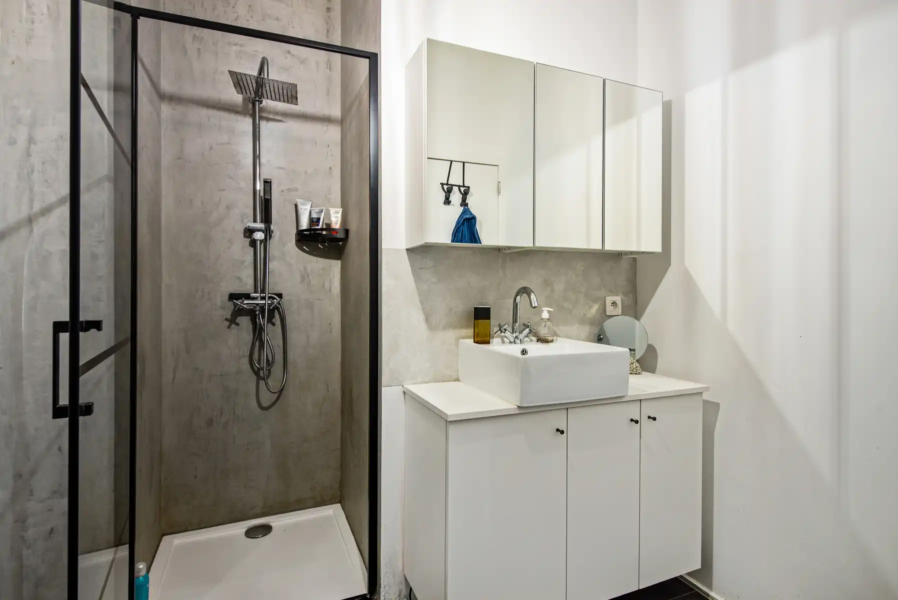 Ruim en luxueus appartement met 2 kamers  foto 17
