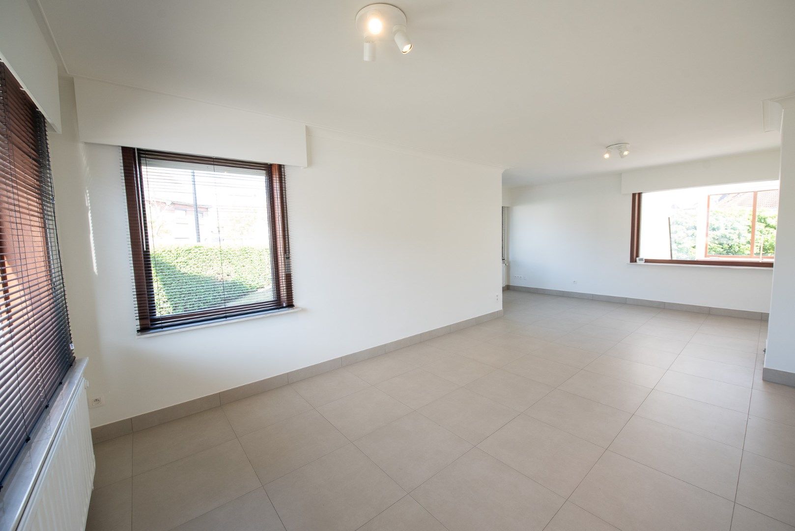 Gerenoveerde woning in rustige woonwijk TE HUUR in Waregem! foto 4