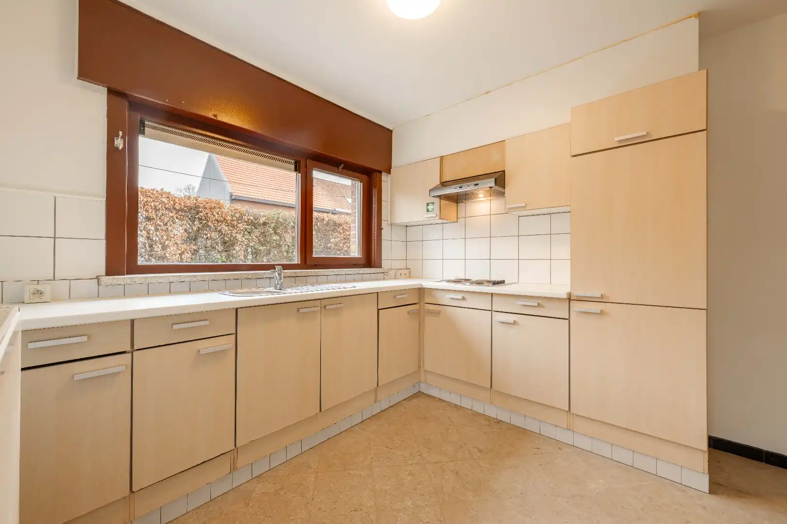 GUNSTIG GELEGEN GEZINSWONING OP 214 m² MET GARAGE foto 5