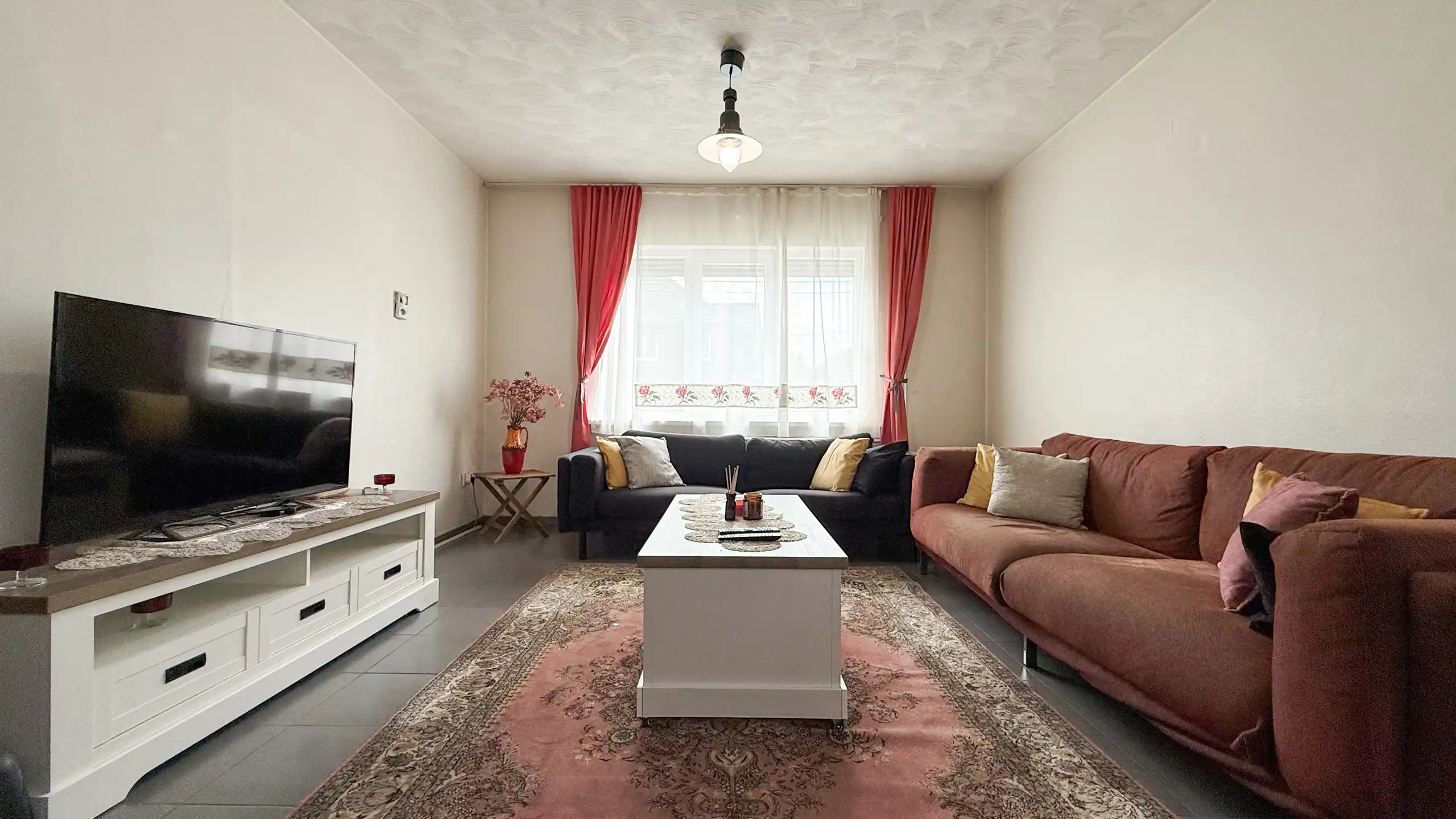 Half open gezinswoning, centraal gelegen, met 3 slaapkamers! foto 7