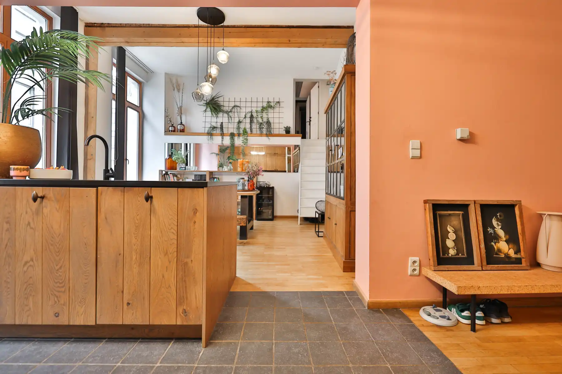Stoer, warm en verrassend ruim — Loftgevoel met buitenruimte foto 15