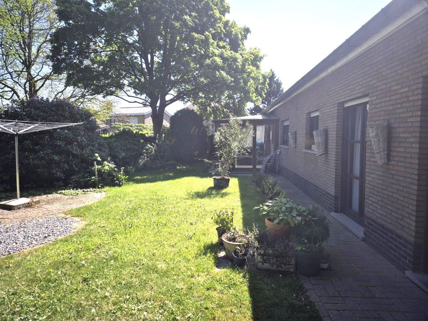 Ruime bungalow met tuin in Zulte foto 12