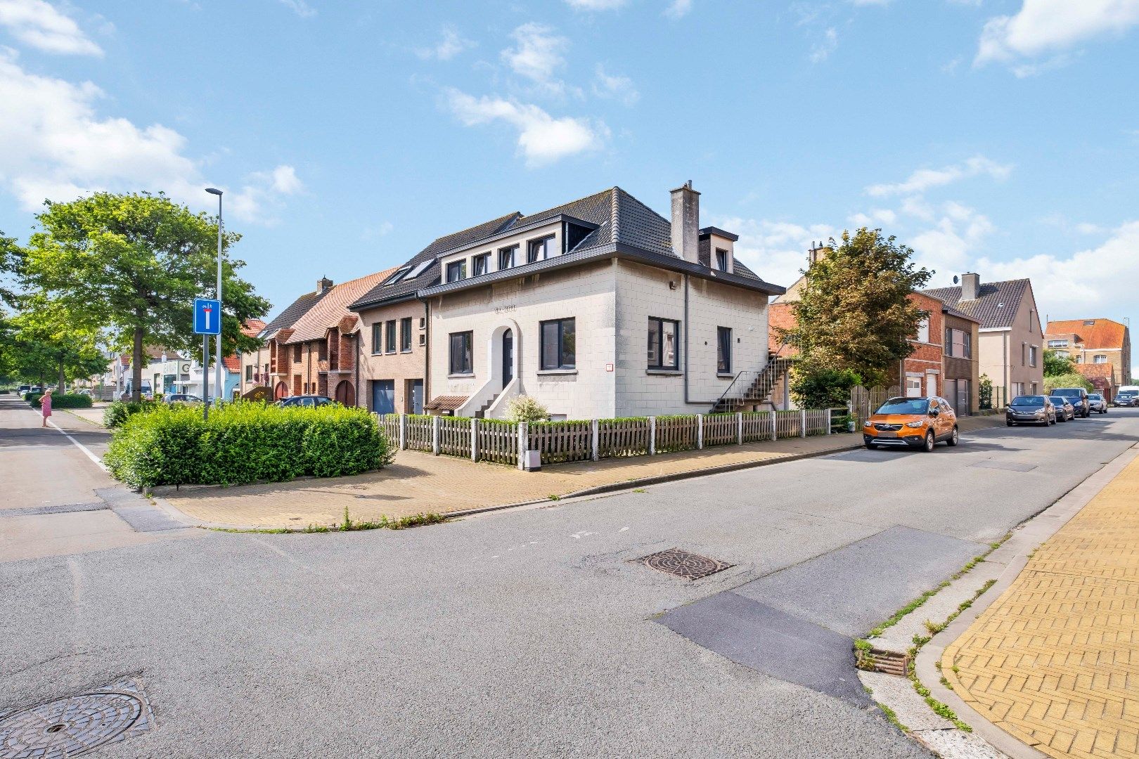 Charmante hoekwoning met tuin, vlakbij de zee in Oostende. foto 1