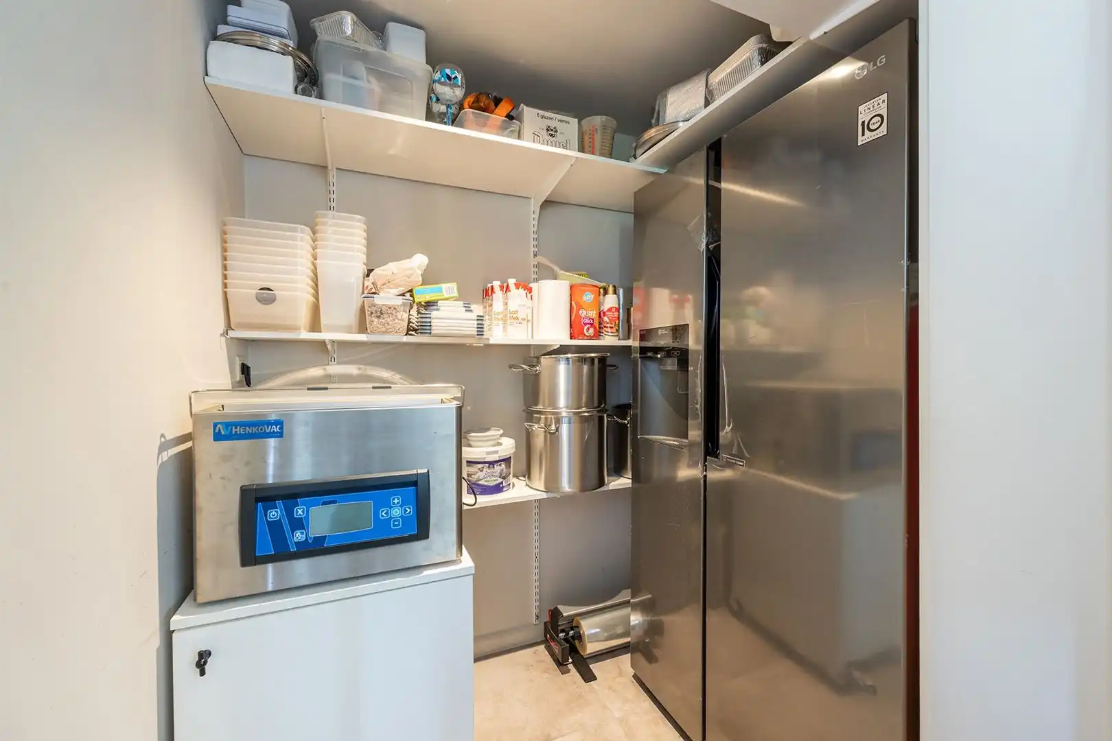 Stijlvol gerenoveerd wonen met prachtige zwemvijver foto 11