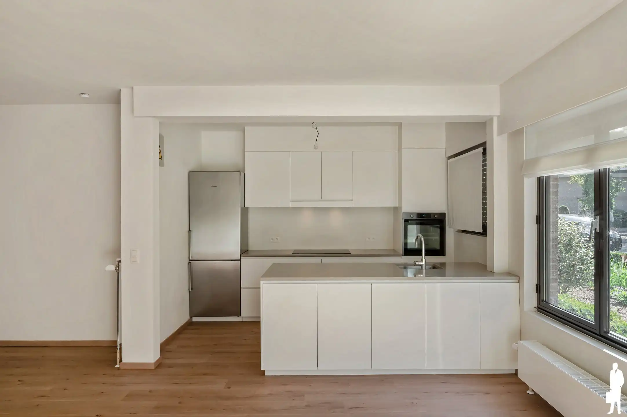 Gelijkvloers appartement van ca. 110m² met 2 slpk, garagebox en tuin - gerenoveerd in 2023 foto 4