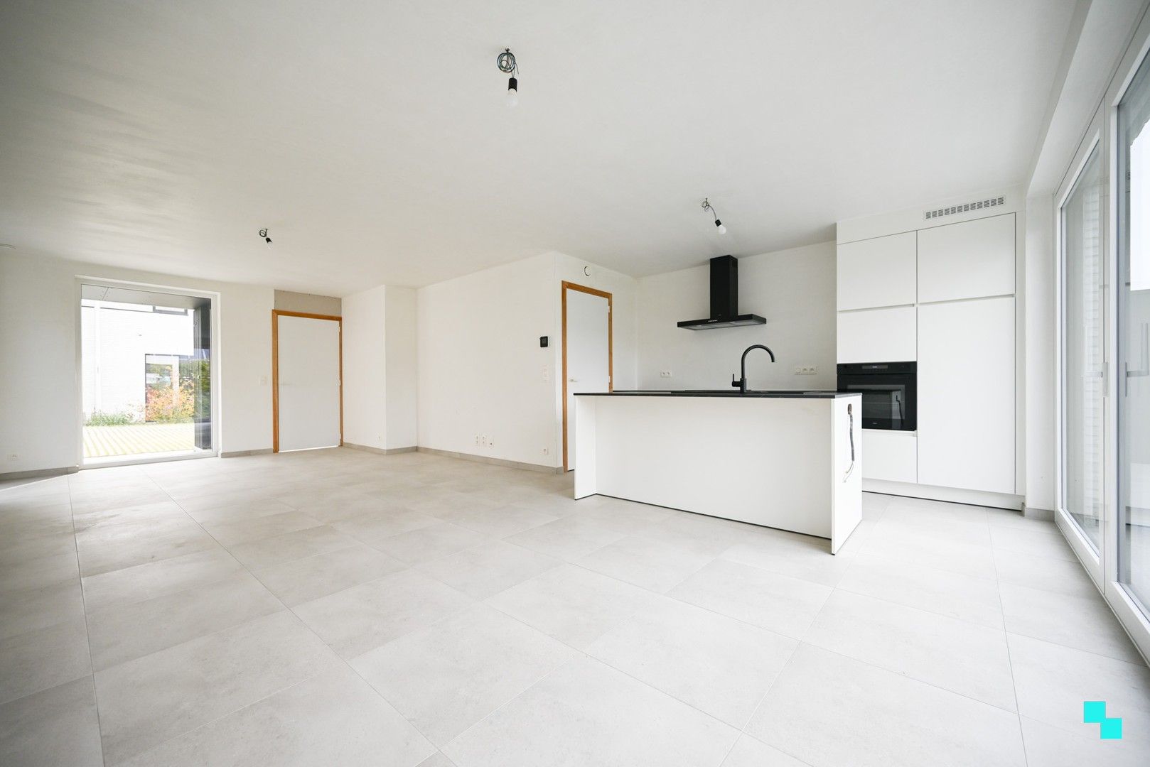 Aantrekkelijke HOB met drie slaapkamers in rustige nieuwe verkaveling foto 4
