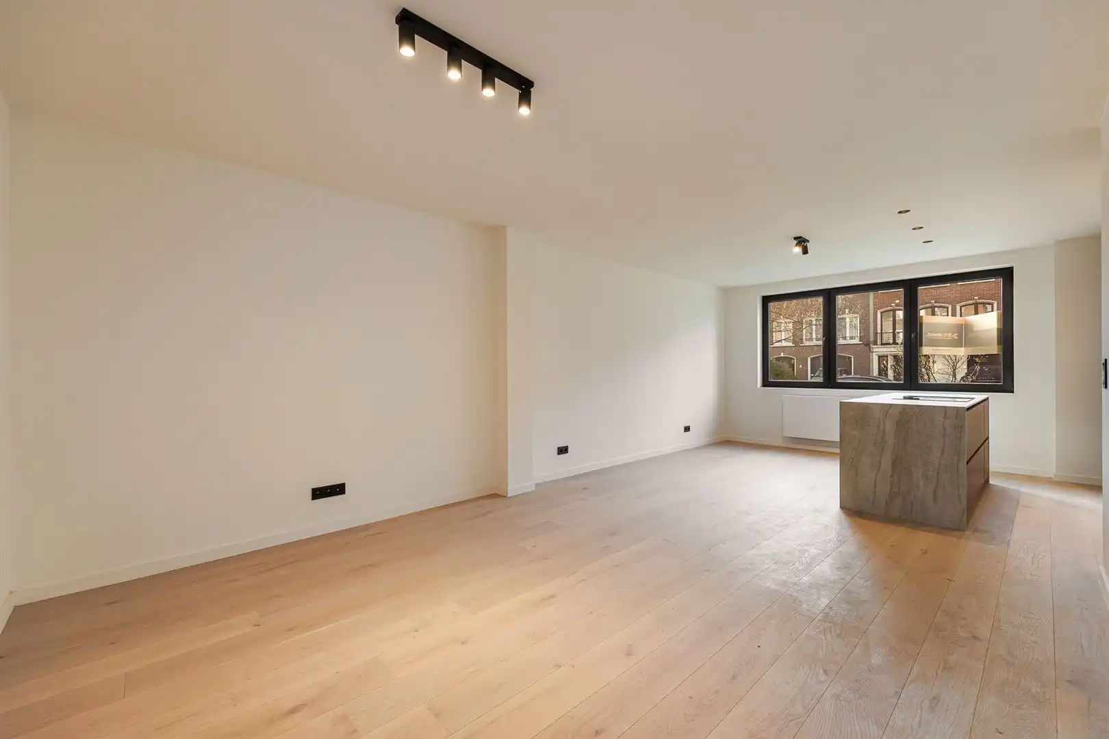 Gerenoveerd appartement met tuin en fietsenberging foto 7