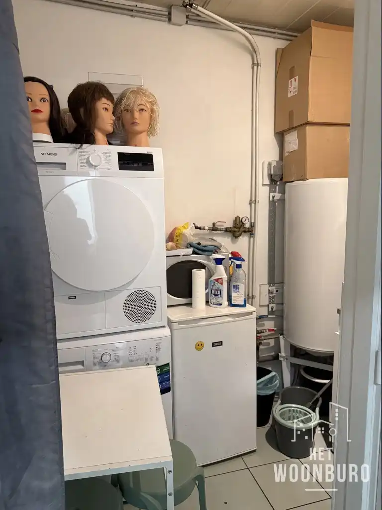 Handelszaak gelijkvloers met 2 bergingen en toilet foto 5