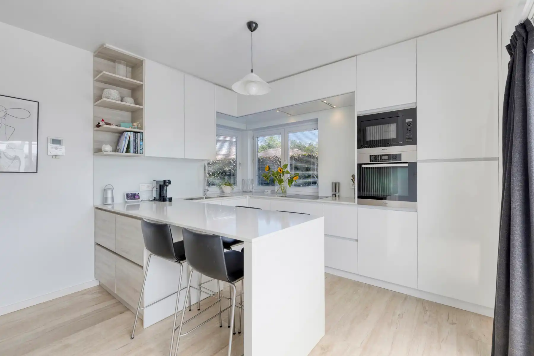 Charmante villa op toplocatie met ruime garage foto 13
