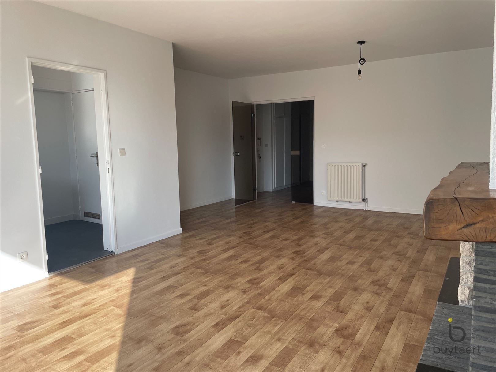 Ideaal gelegen twee (of drie) slaapkamer appartement in het hartje van Brasschaat!  foto 3