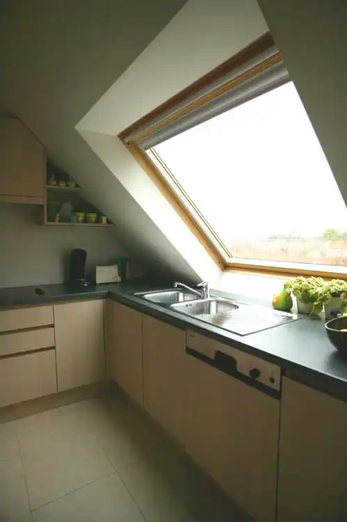 Prachtig Dakappartement met 2 slaapkamers en TERRAS te huur in Roeselare foto 3