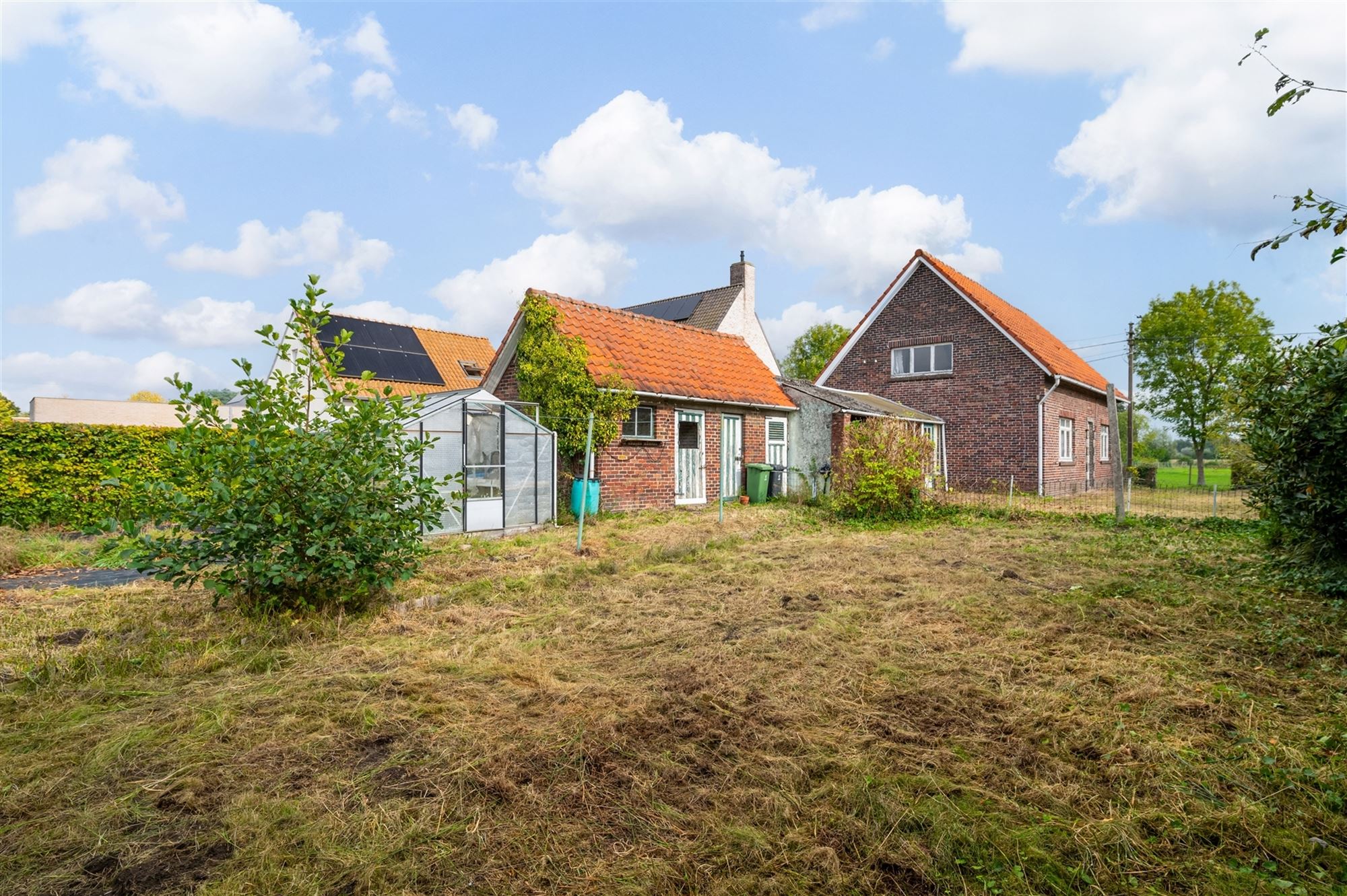 Te renoveren woning op prachtige locatie! foto 2