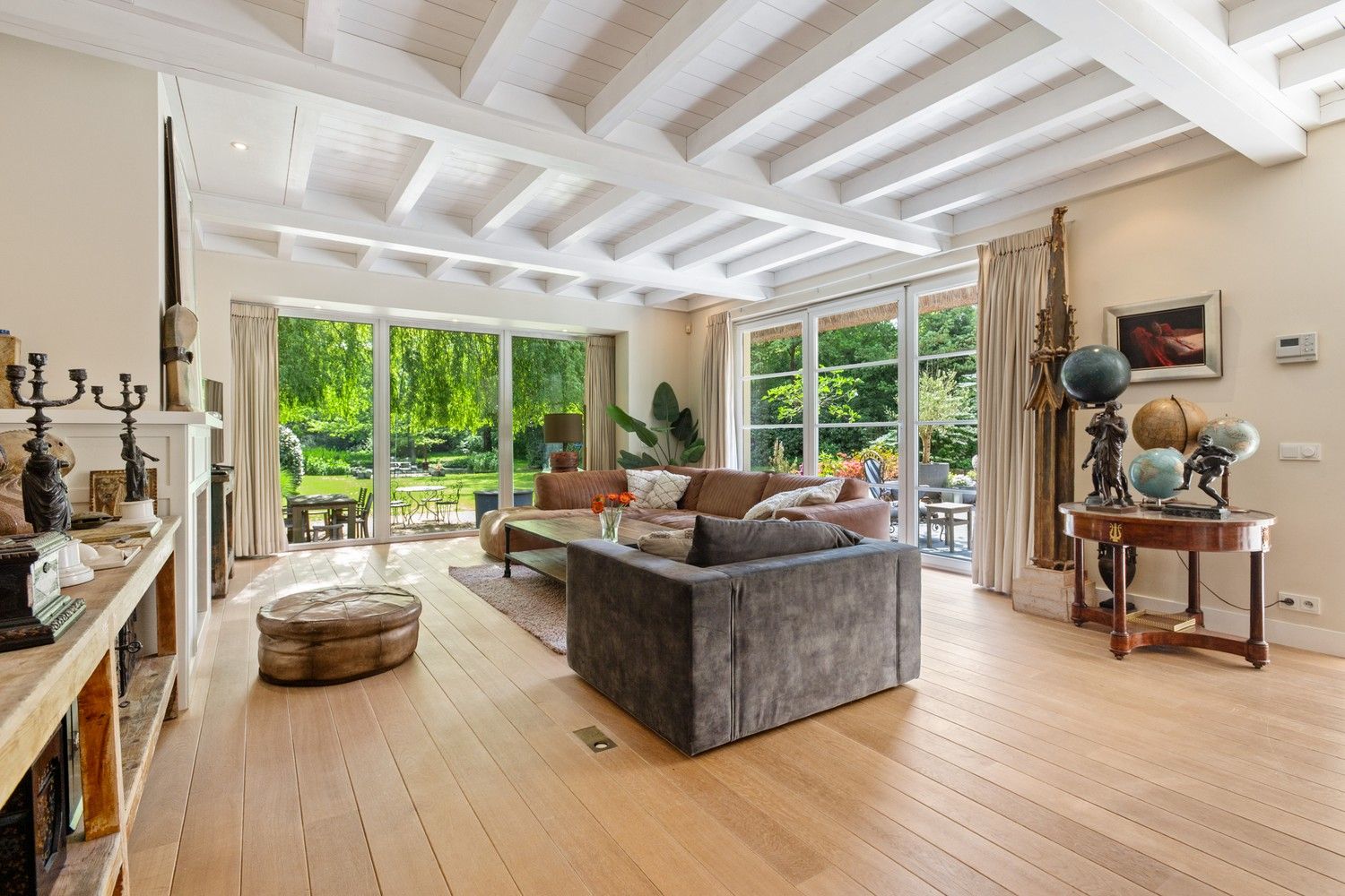 Architecturale rietgedekte villa op 5.717 m² grond foto 4
