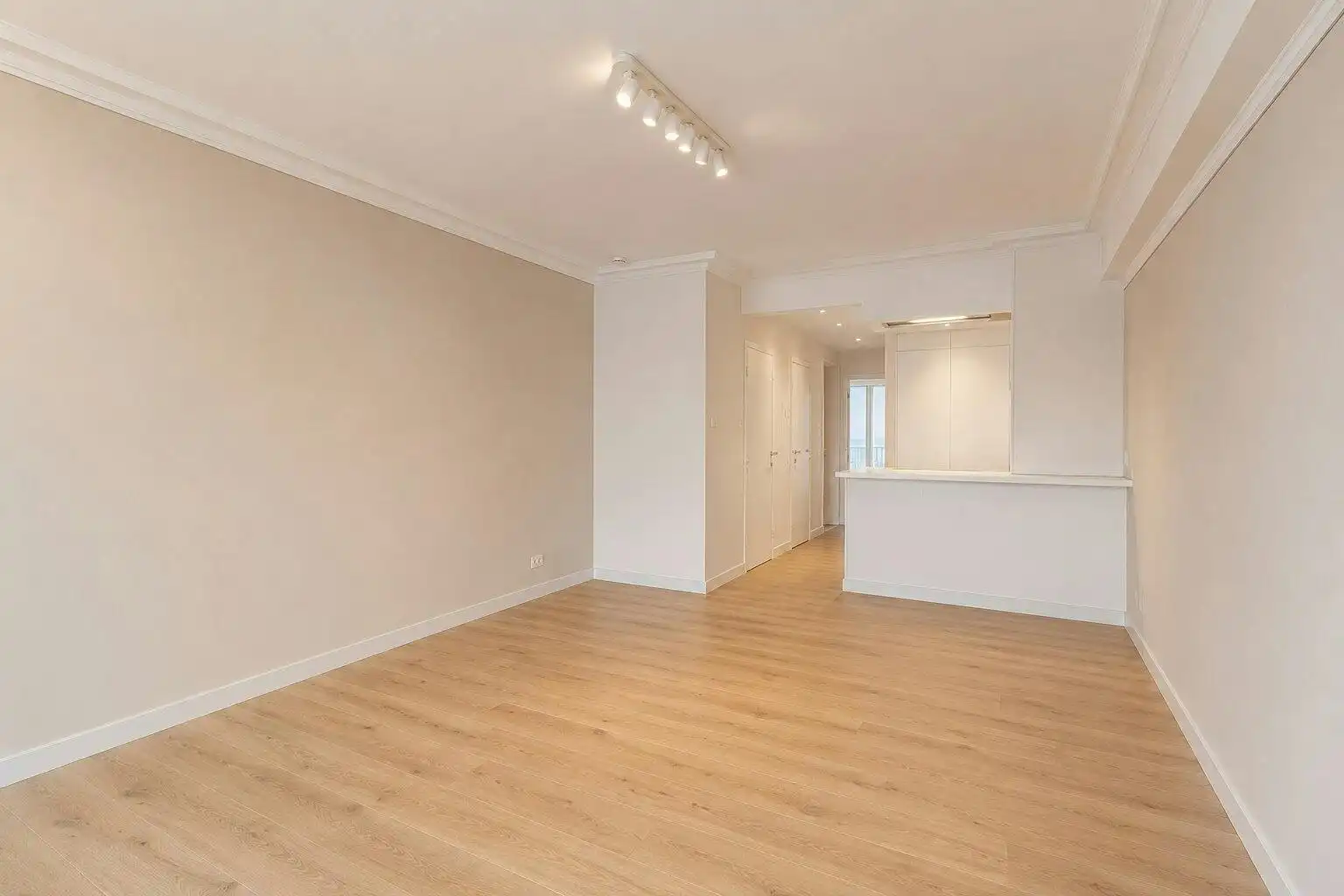 Appartement te koop op de Zeedijk van Duinbergen foto 3