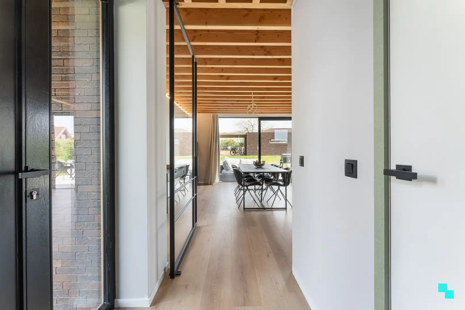 Architecturale (quasi)nieuwbouwwoning op rustige verkaveling te Lendelede foto 3