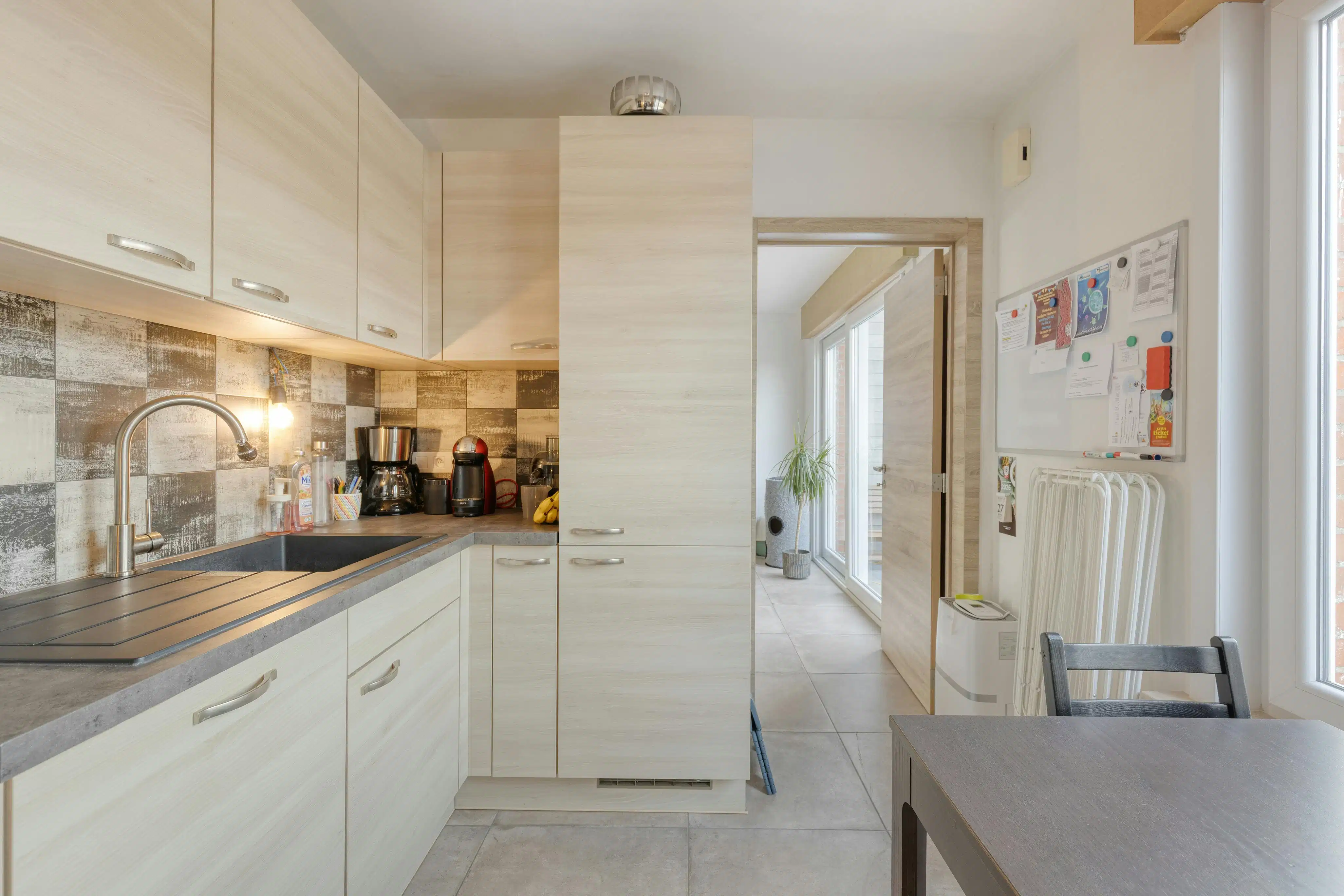 Gerenoveerde woning met 4 slaapkamers, tuin en garage. foto 13