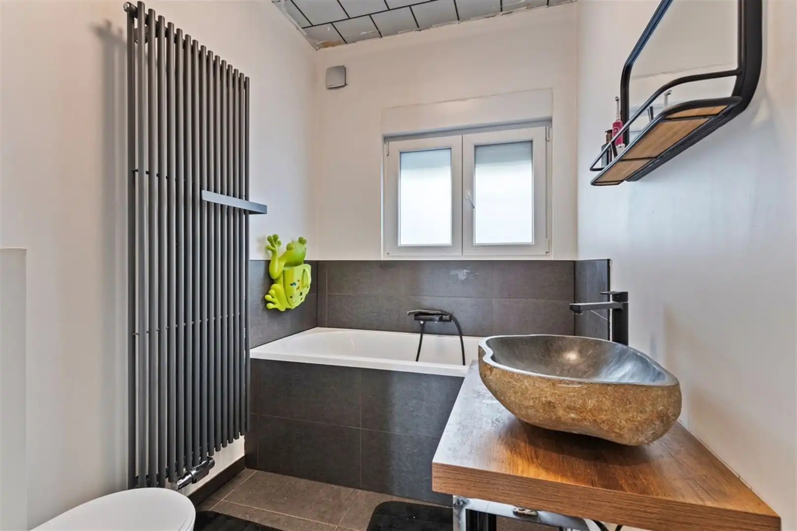 Instapklare open bebouwing op 480 m² met 3 slaapkamers en 2 badkamers. foto 13