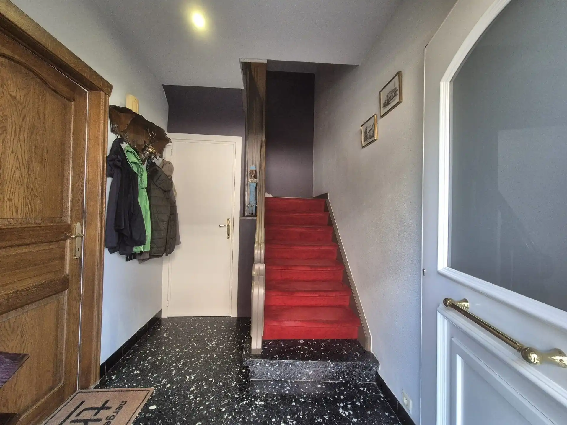 Gezinswoning met 3 slaapkamers en tuin foto 4