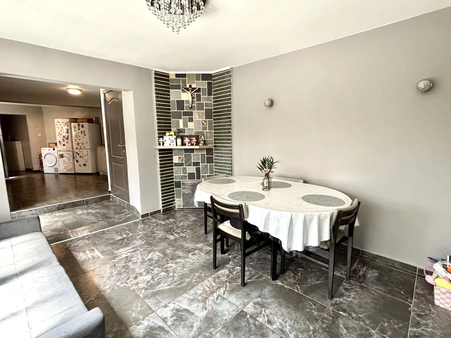 Instapklare halfopen bebouwing met 4 slaapkamers, garage en zonnige tuin foto 7