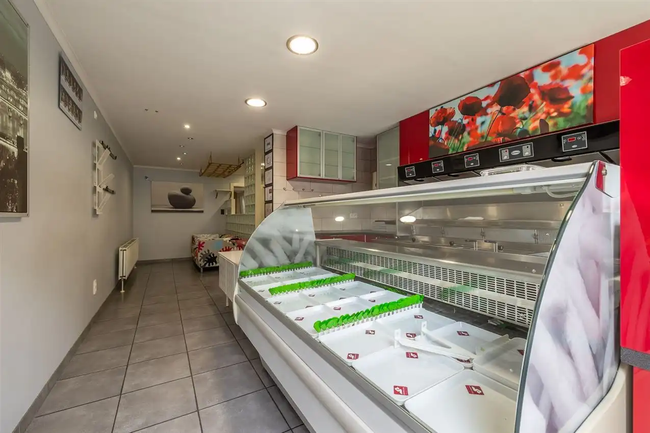 Handelswoonst met volledig uitgeruste frituur en appartement foto 7