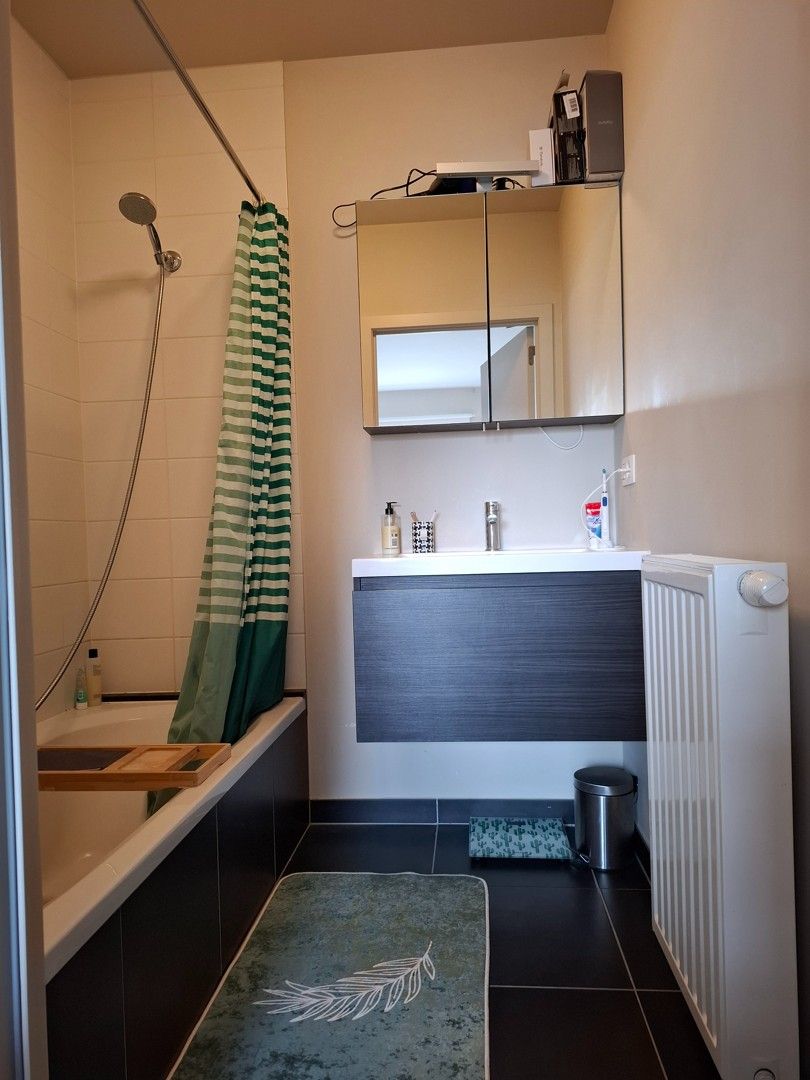 Stijlvol appartement met terras en autostaanplaats foto 4