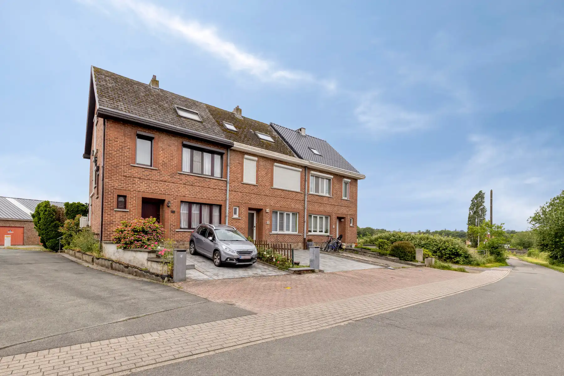 Eengezinswoning met 4 slaapkamers, 2 badkamers en tuin foto 2