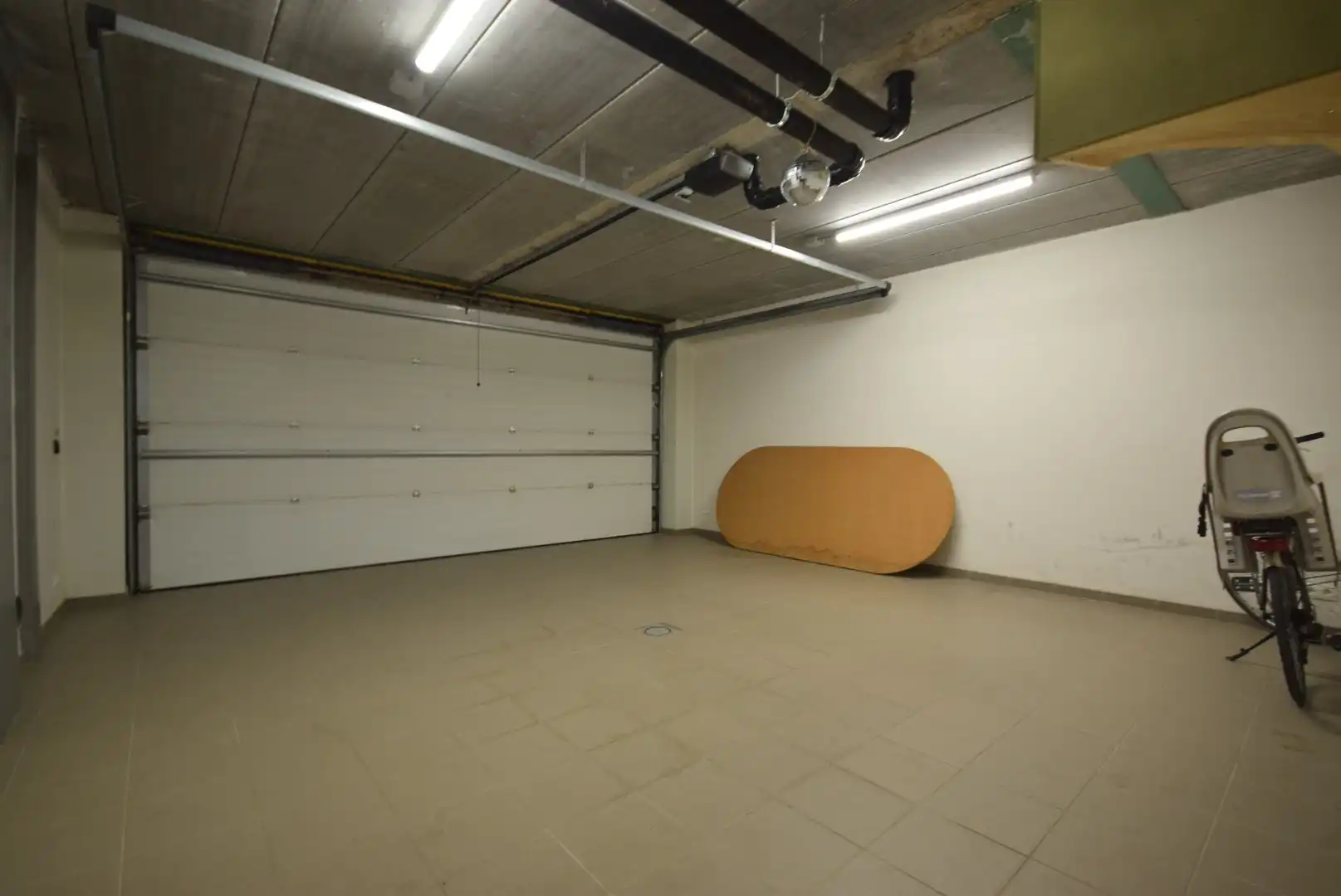 Ruime recente halfopen bebouwing met panoramisch verzicht foto 16