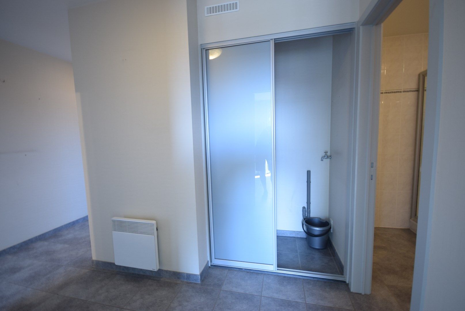 TWEE-SLAAPKAMERAPPARTEMENT MET GARAGE foto 11