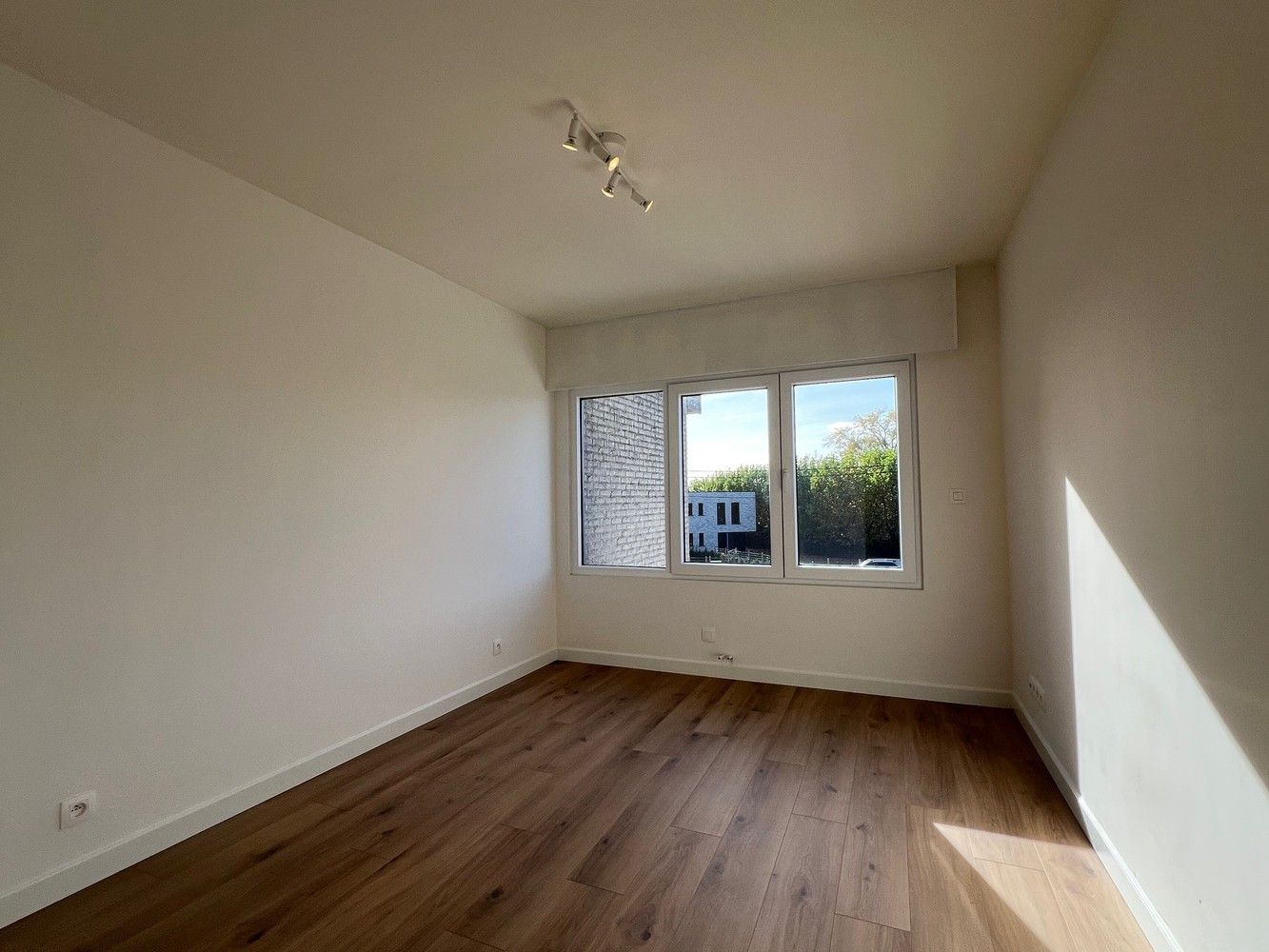 Volledig gerenoveerde woning met 3 slaapkamers en garage foto 10