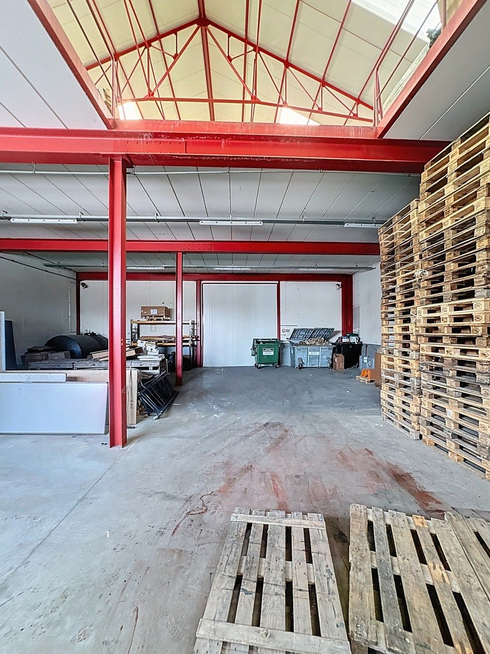 Instapklare OPSLAGRUIMTE (225m²) met UITBREIDINGSMOGELIJKHEDEN (tot 1.500m²) te huur op industriezone "Herdersbrug" te 8000 Brugge foto 4