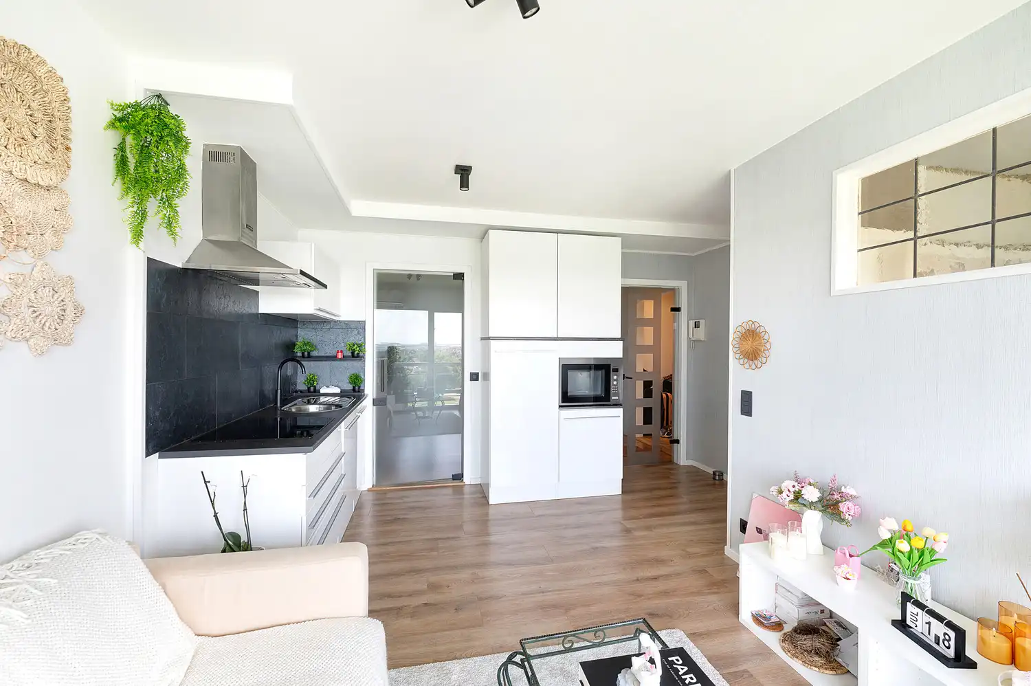 Prachtig gemeubelde vernieuwde studio/appartement met zonnig terras en open zichten foto 12