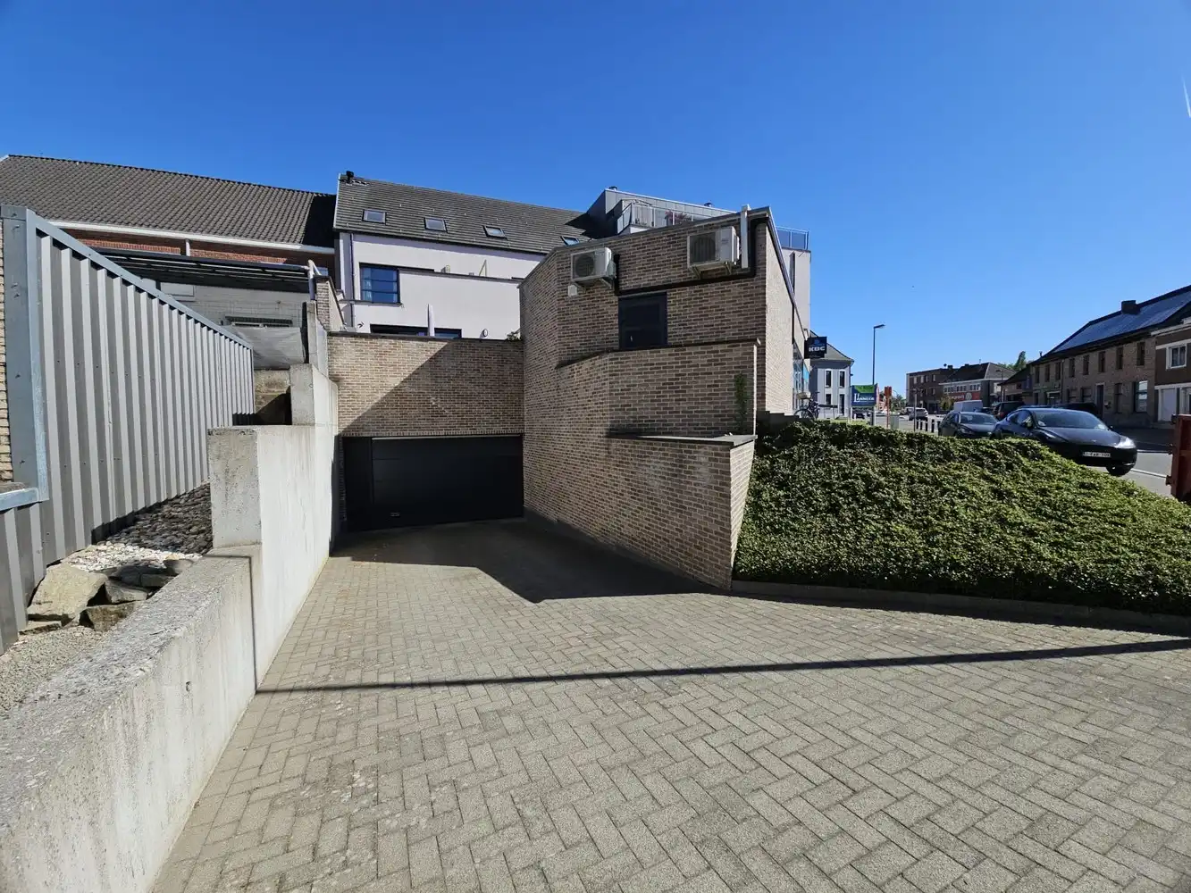 Zeer ruim appartement met terras + garage foto 4