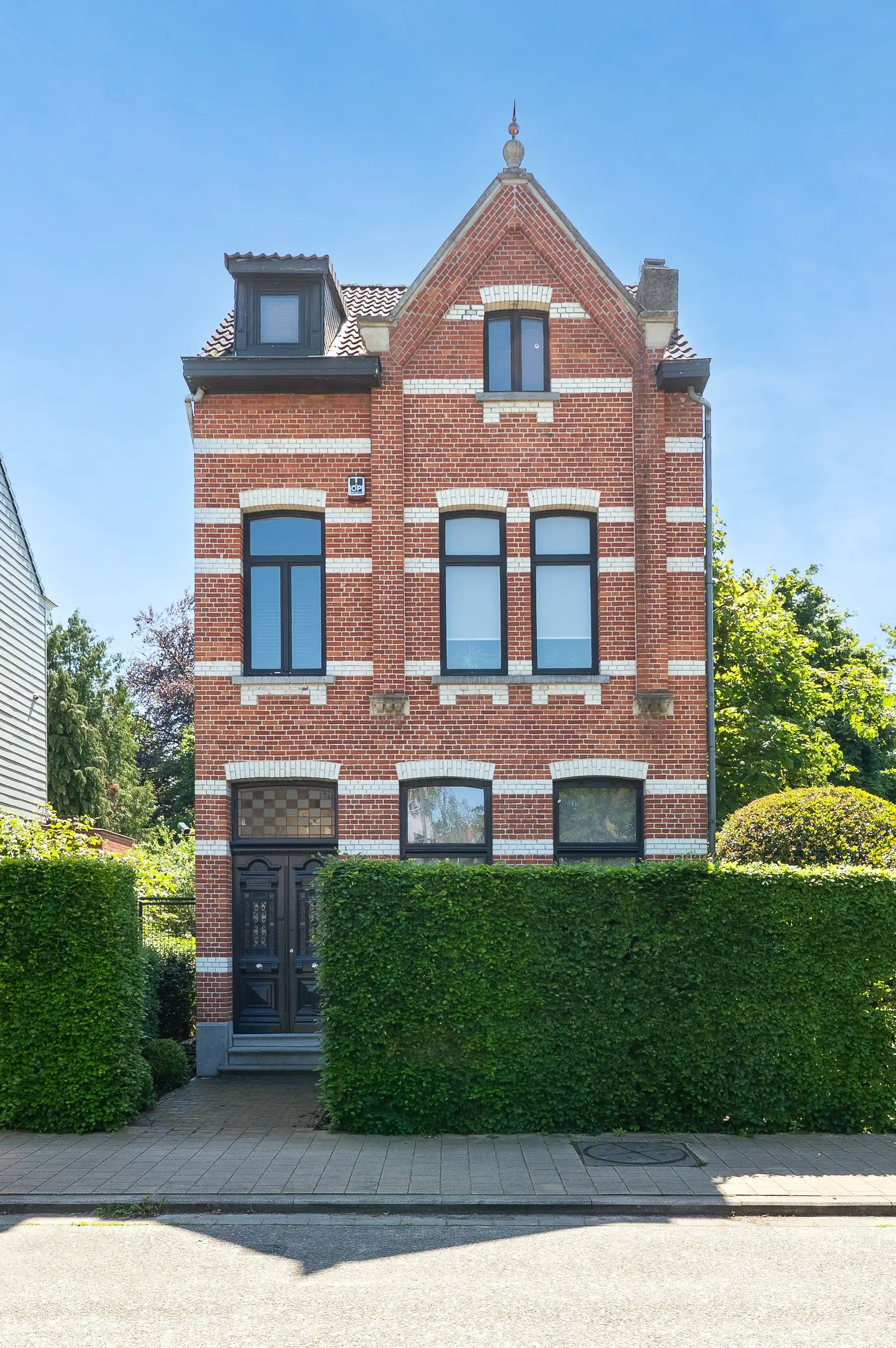 Karaktervolle herenwoning met verwarmd zwembad in hartje Kapellen. foto 34