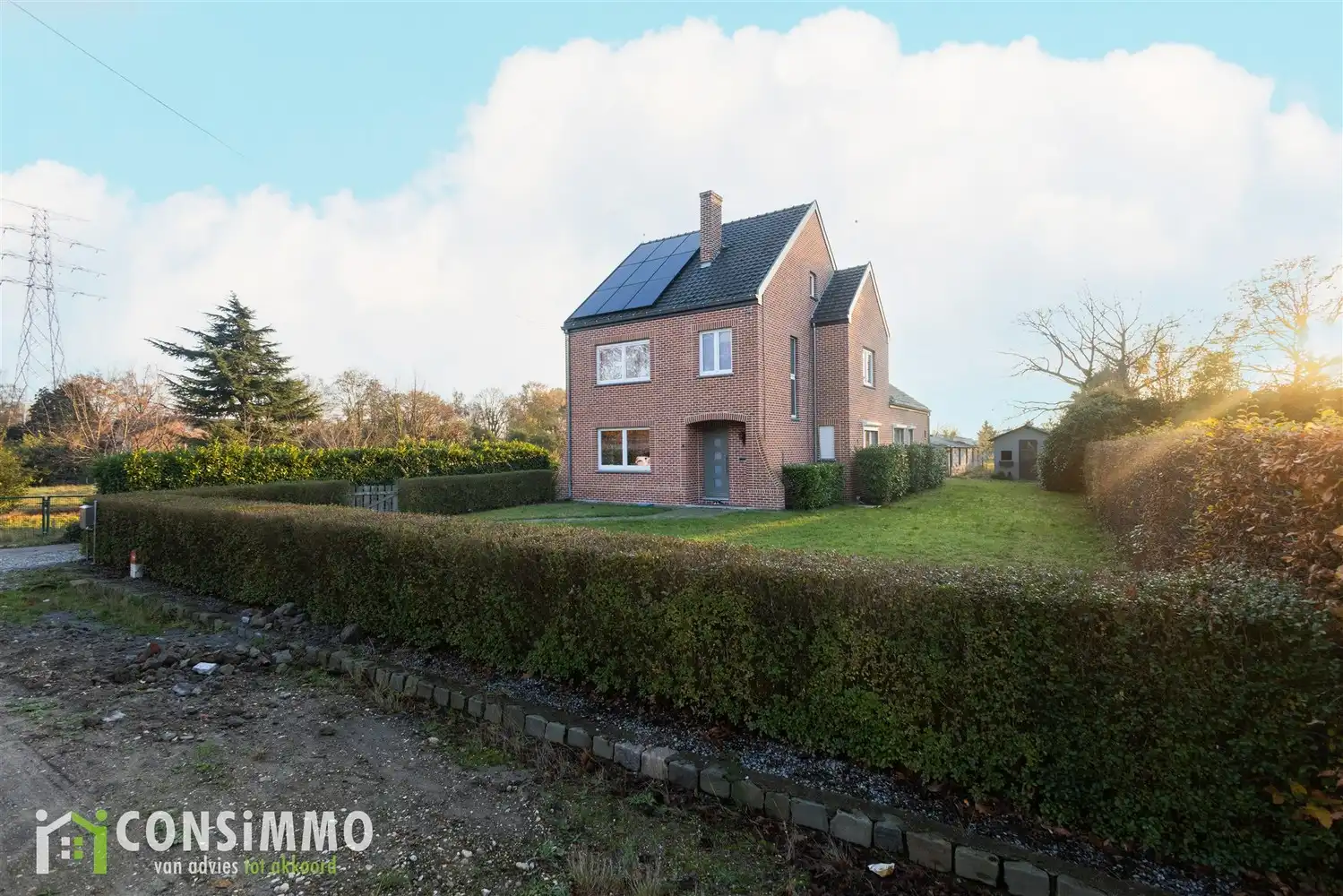 Ruime vrijstaande woning met 5 slaapkamers, loods en 50a perceel in Genk-Zuid foto 2