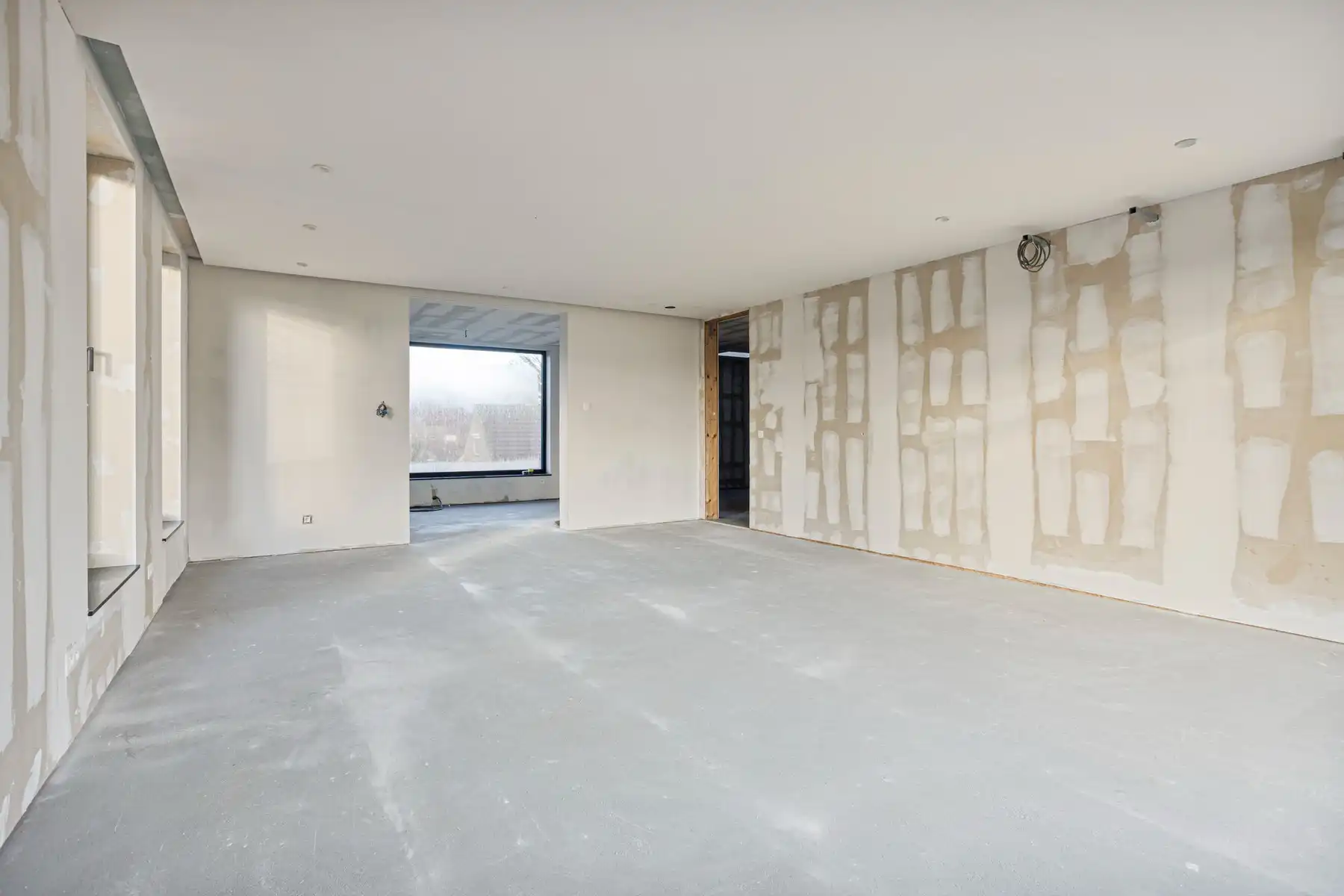 Moderne, af te werken woning op een perceel van 10a 58ca. foto 5