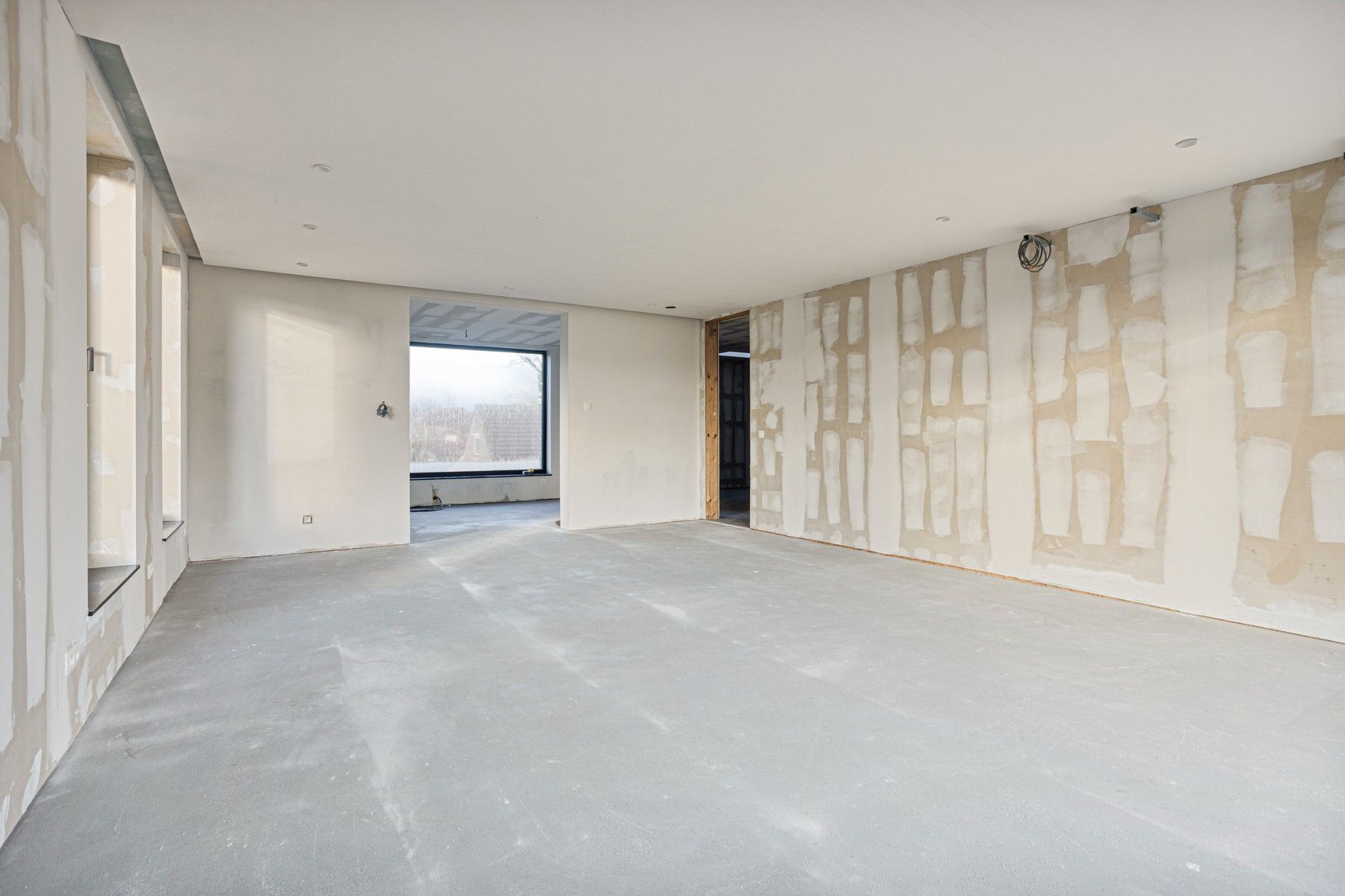 Moderne, af te werken woning op een perceel van 10a 58ca. foto 3