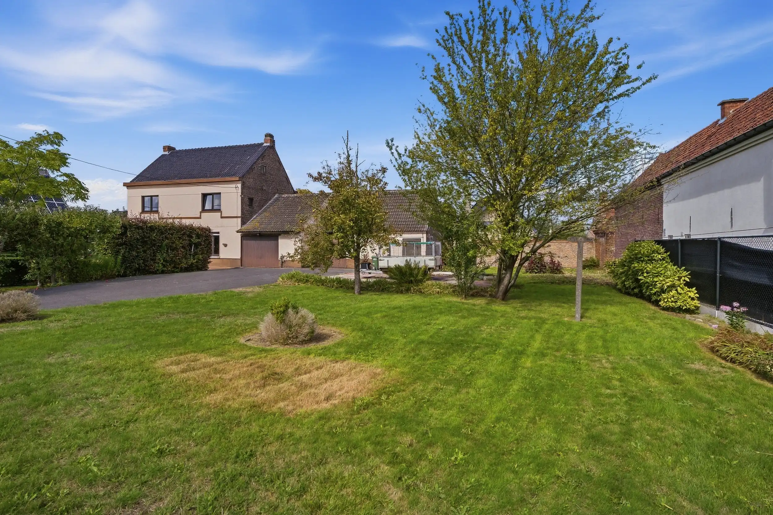 Te renoveren woning met tal van mogelijkheden foto 35