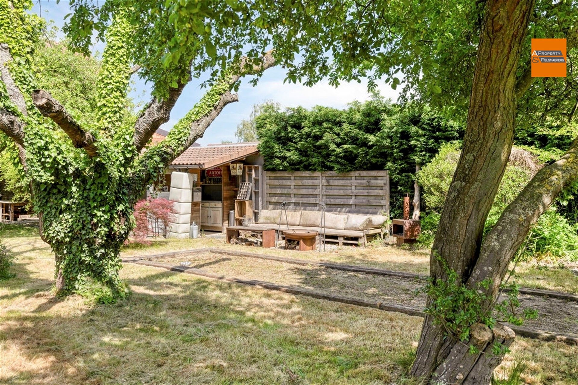 Eigendom met karakter en ruimte, 4 slaapkamers en  prachtige tuin foto 33