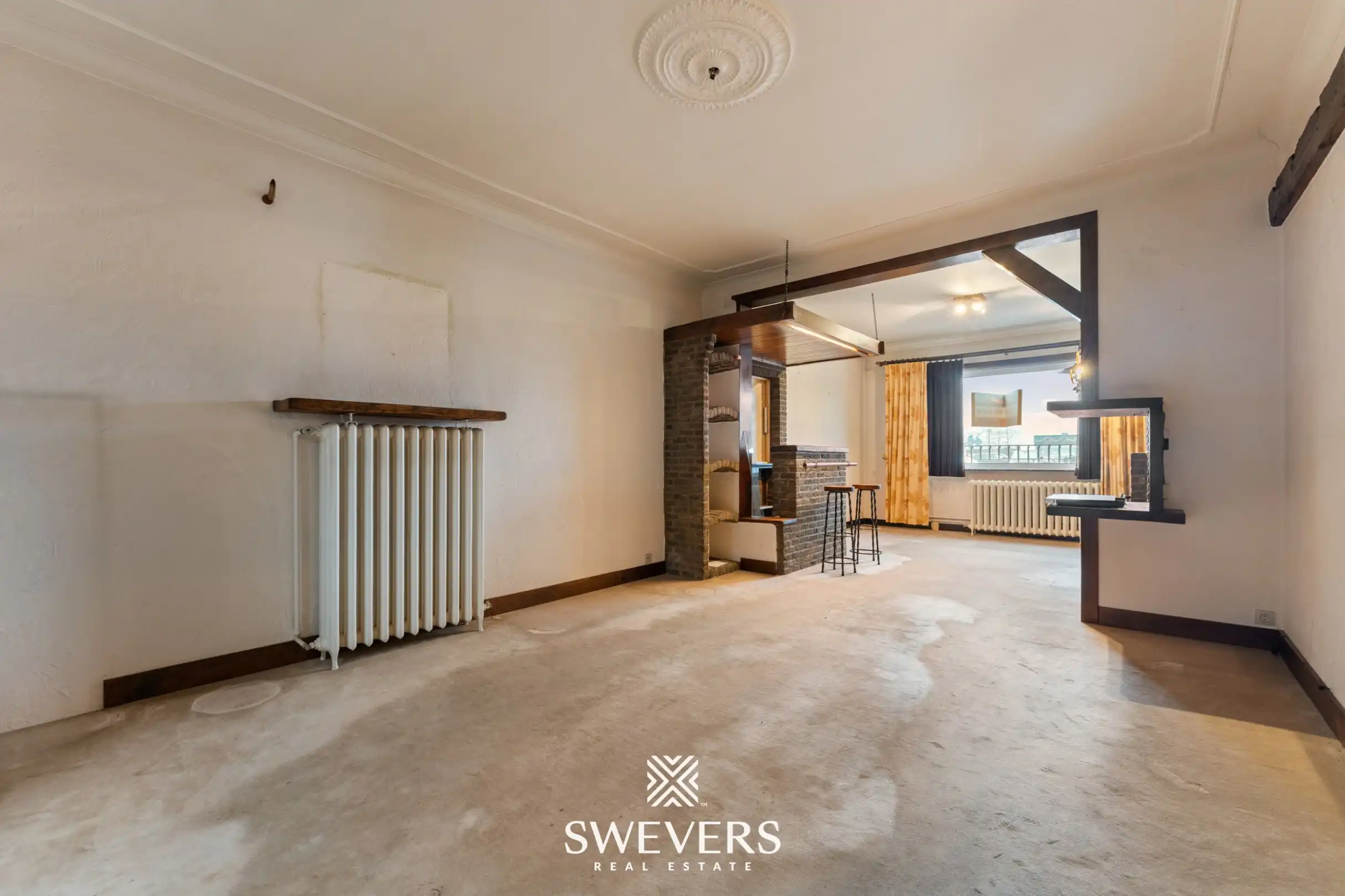 Ruime gezinswoning met multifunctionele loods op commerciële toplocatie foto 5