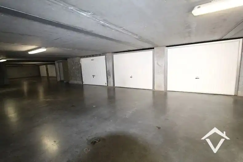 1 ondergrondse garage te huur centrum Koekelare foto {{pictureIndex}}