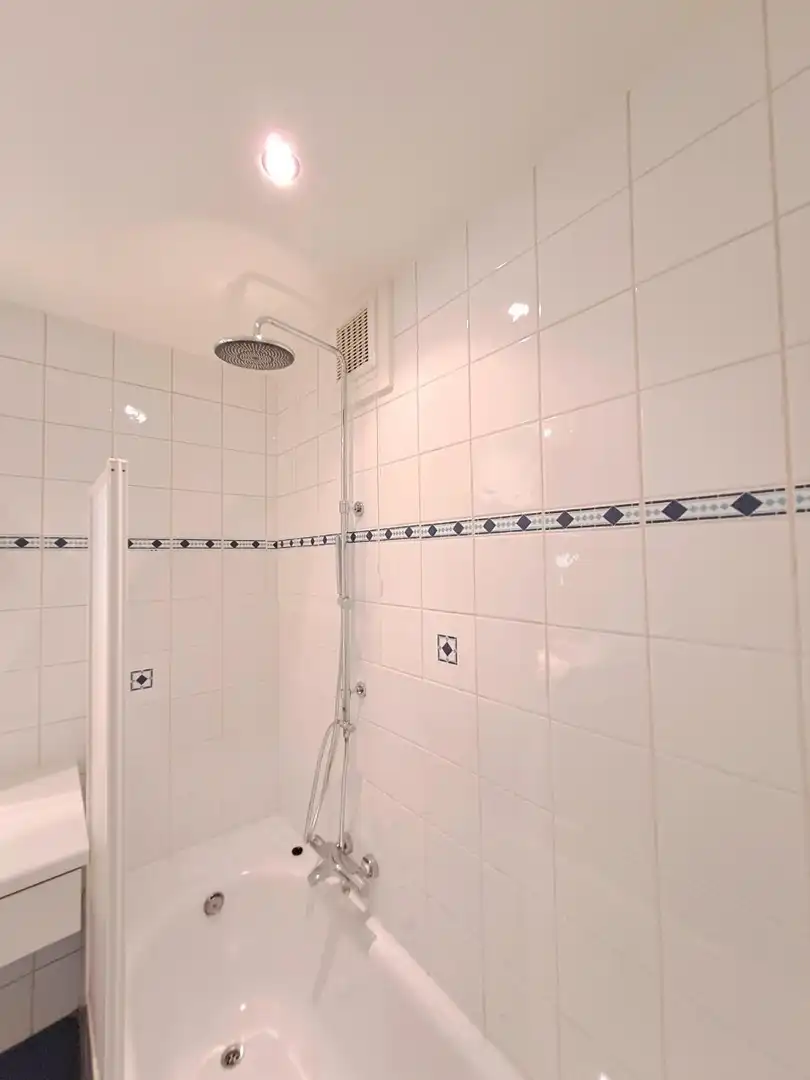 Lichtrijk gelijkvoers appartement met tuin en 2 slaapkamers en garage foto 20