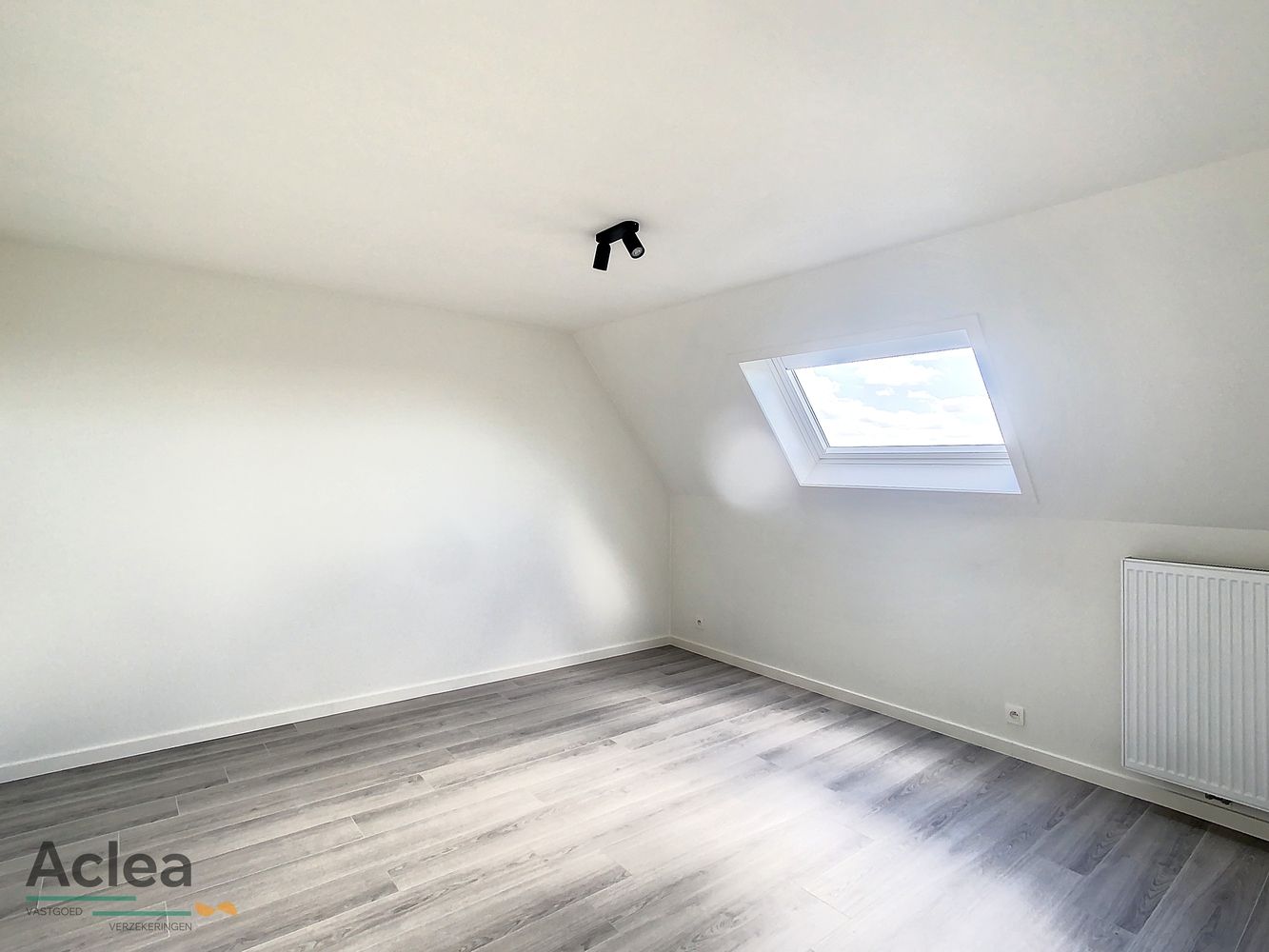 Prachtige recente koppelwoning met 5 slpks foto 23