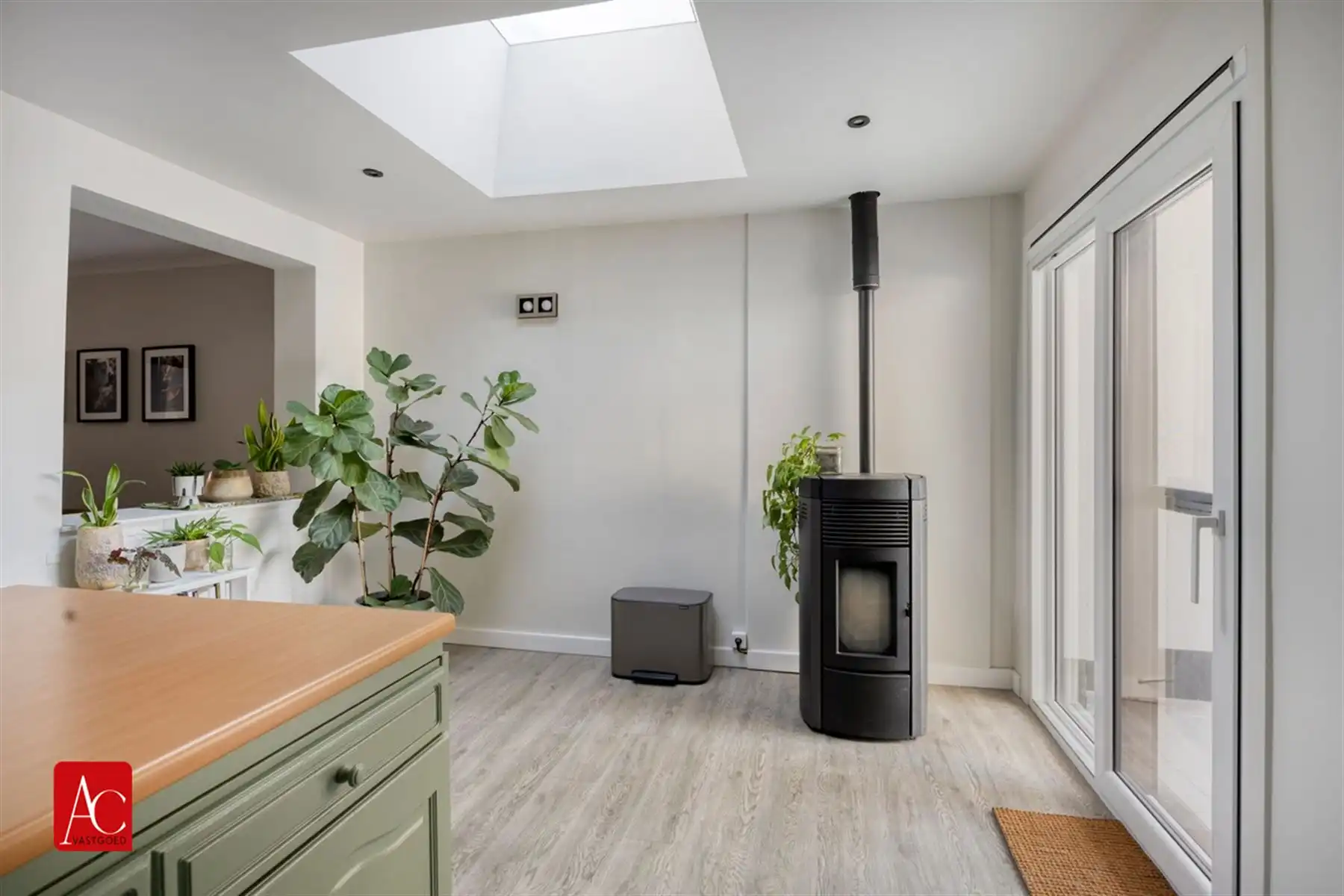 Recent gerenoveerde woning met 3 slpkrs en prachtige tuin foto 9
