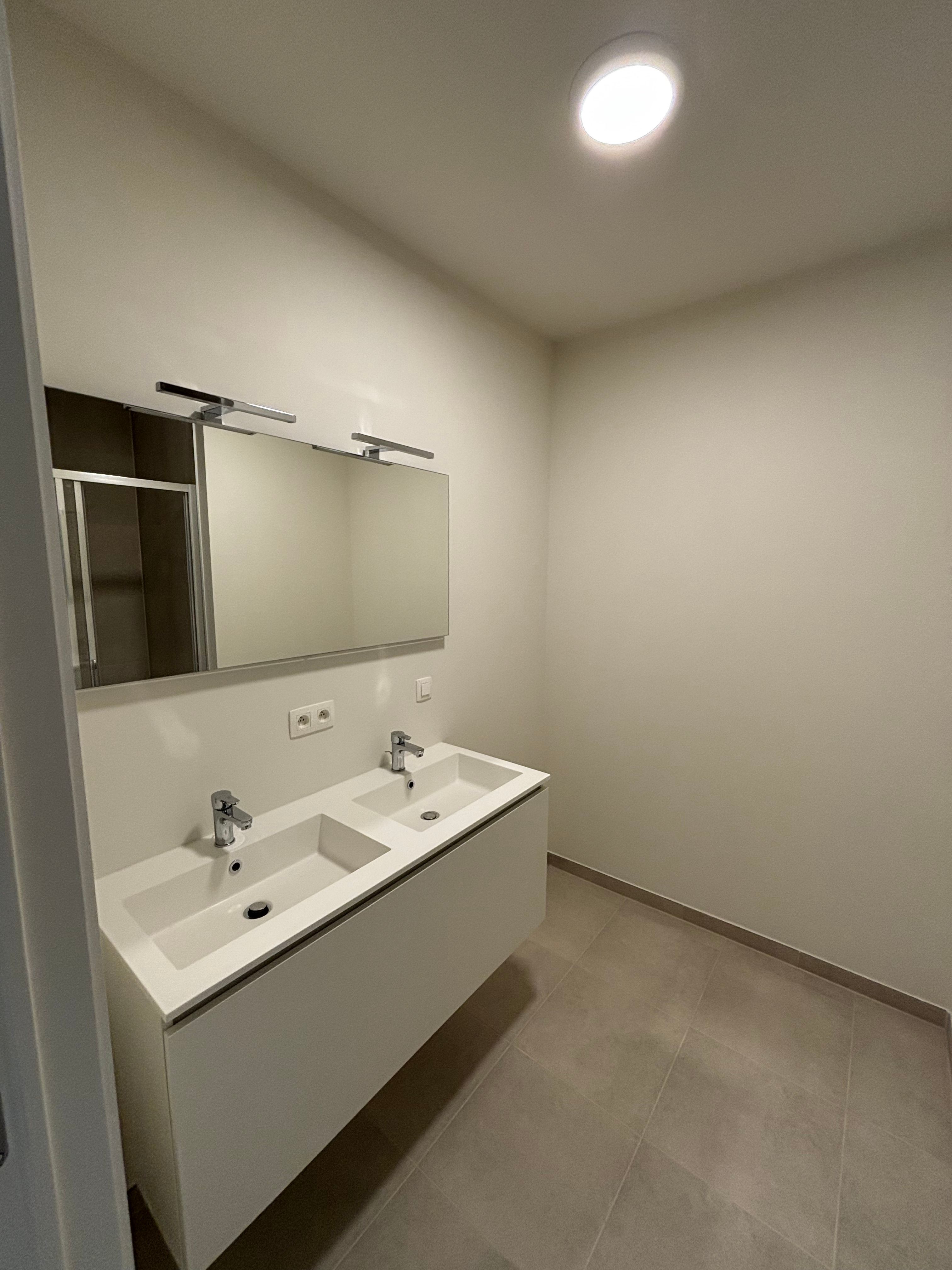 Nieuwbouw 2-slaapkamerappartement met terras foto 6