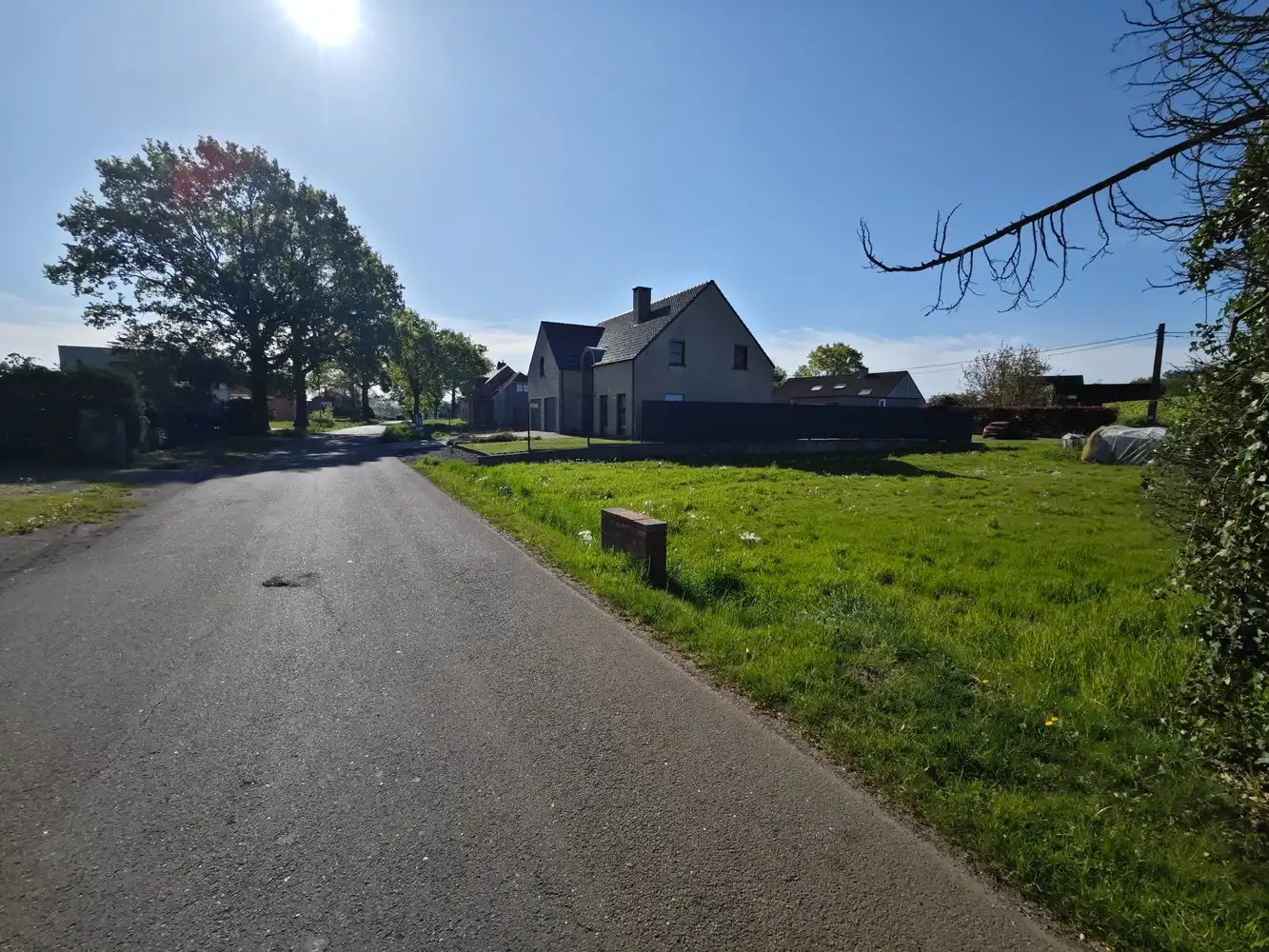 Te renoveren langgevelhoeve + langsliggend perceel bouwgrond voor open bebouwing. foto 5