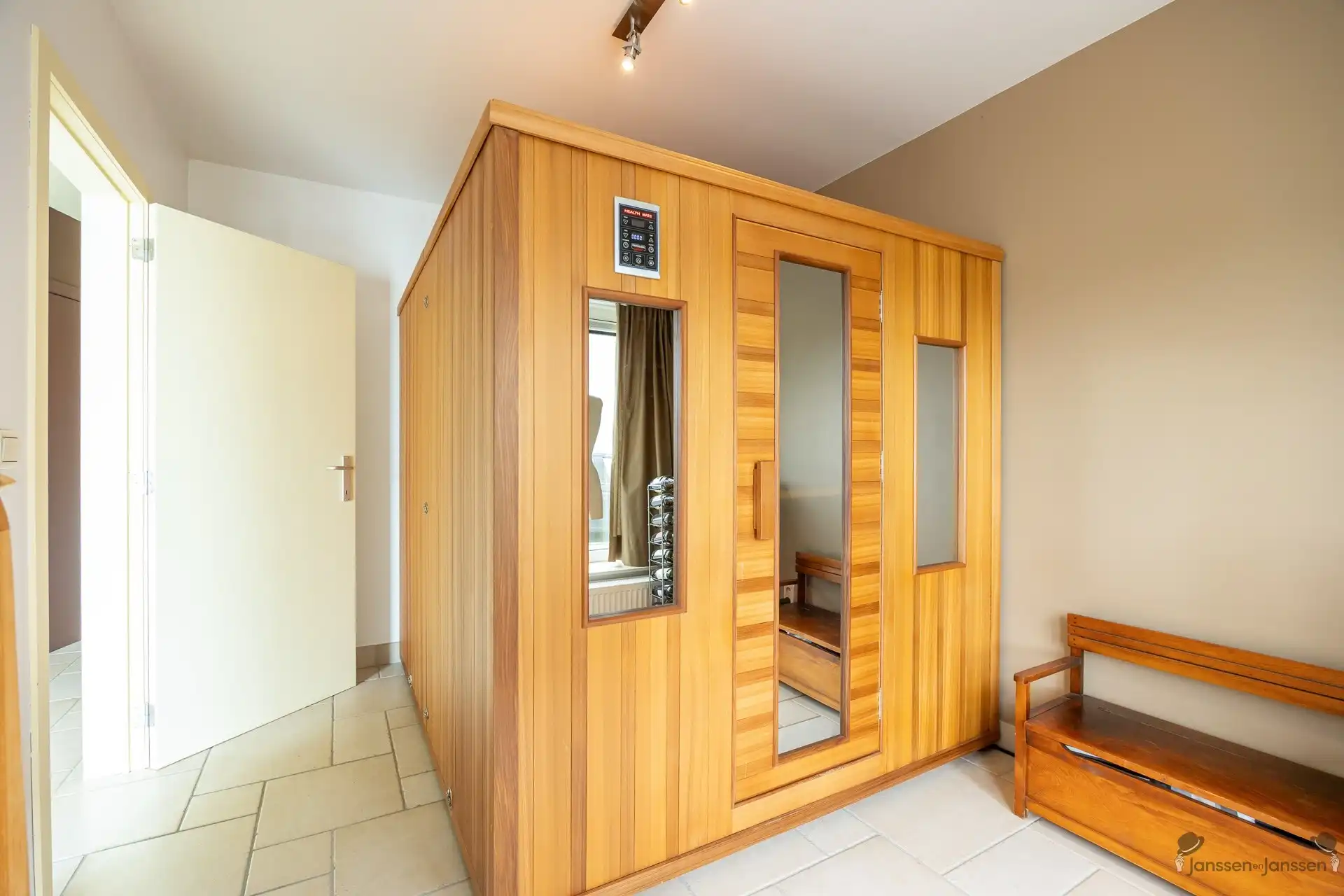 Ruime woonst met tuin en terras foto 6