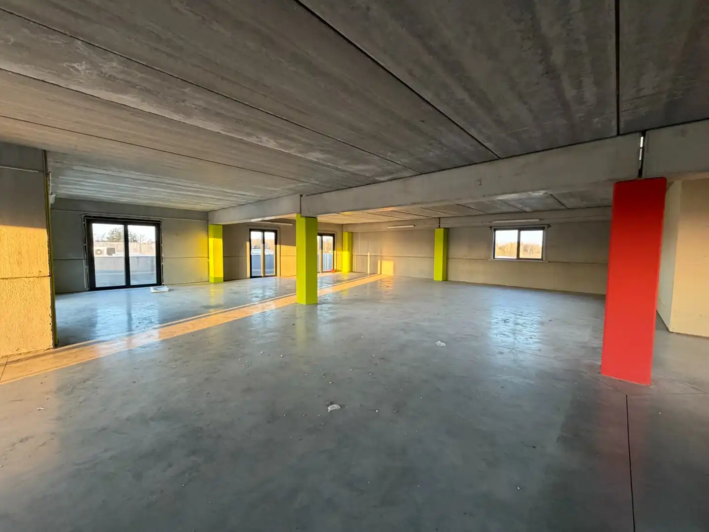 Polyvalente ruimte TE HUUR foto {{pictureIndex}}