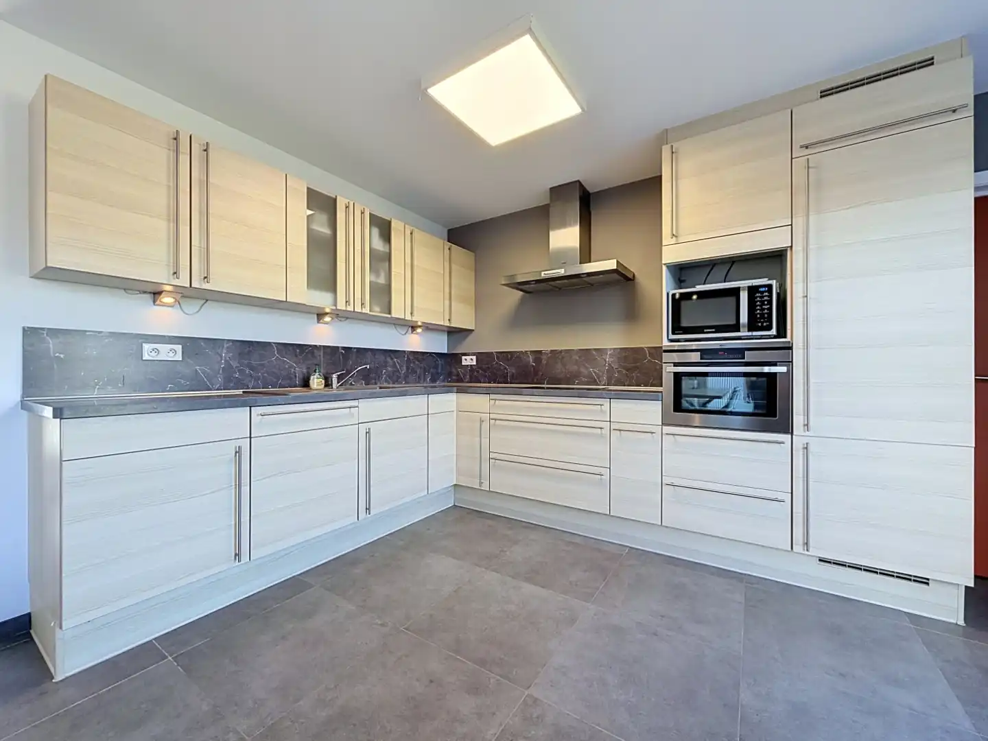 Instapklare woning met drie slaapkamers en inpandige garage te Nieuwpoort. foto 6